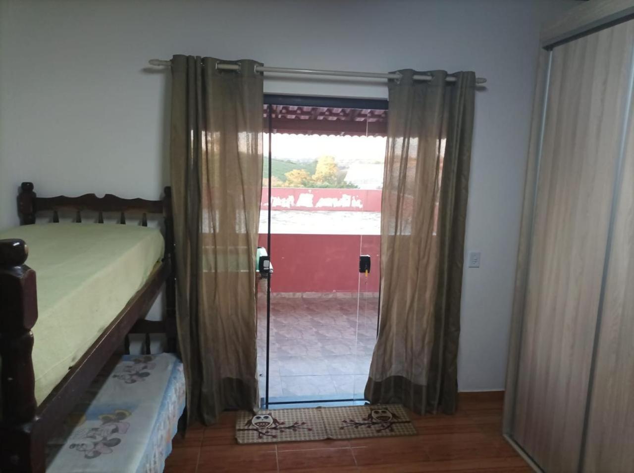 Chácara com Piscina e Lareira para Alugar em Munhoz MG
