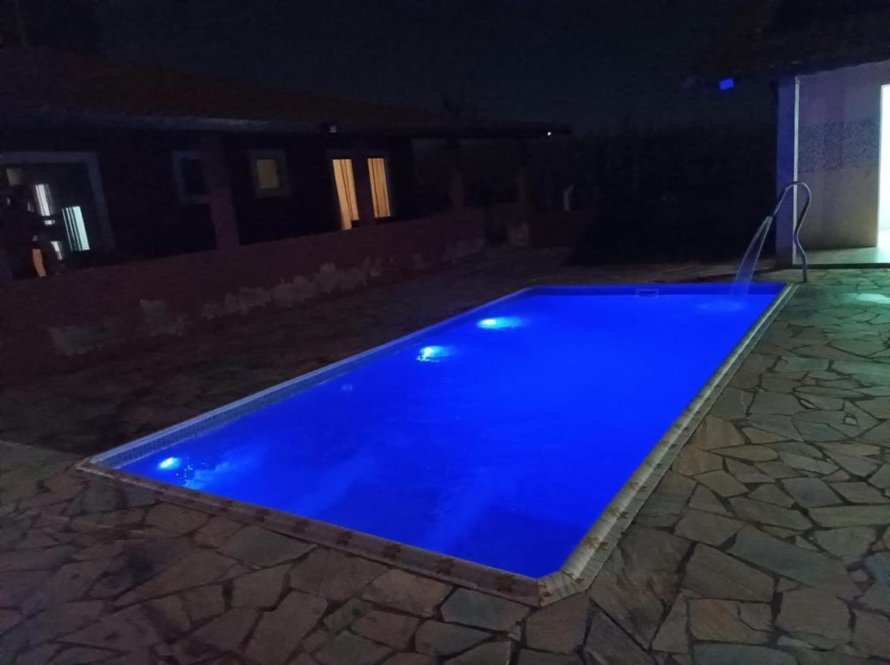 Chácara com Piscina e Lareira para Alugar em Munhoz MG