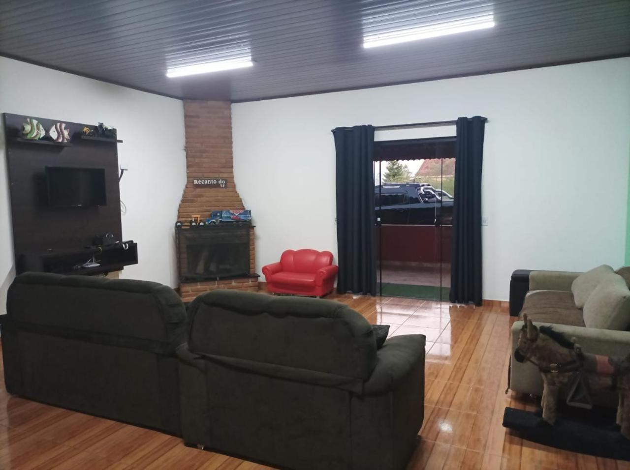 Chácara com Piscina e Lareira para Alugar em Munhoz MG