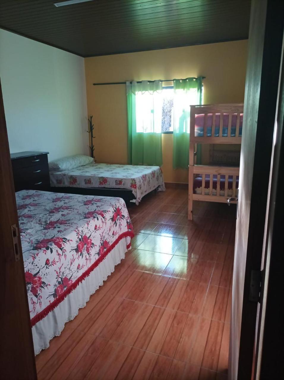 Chácara com Piscina e Lareira para Alugar em Munhoz MG