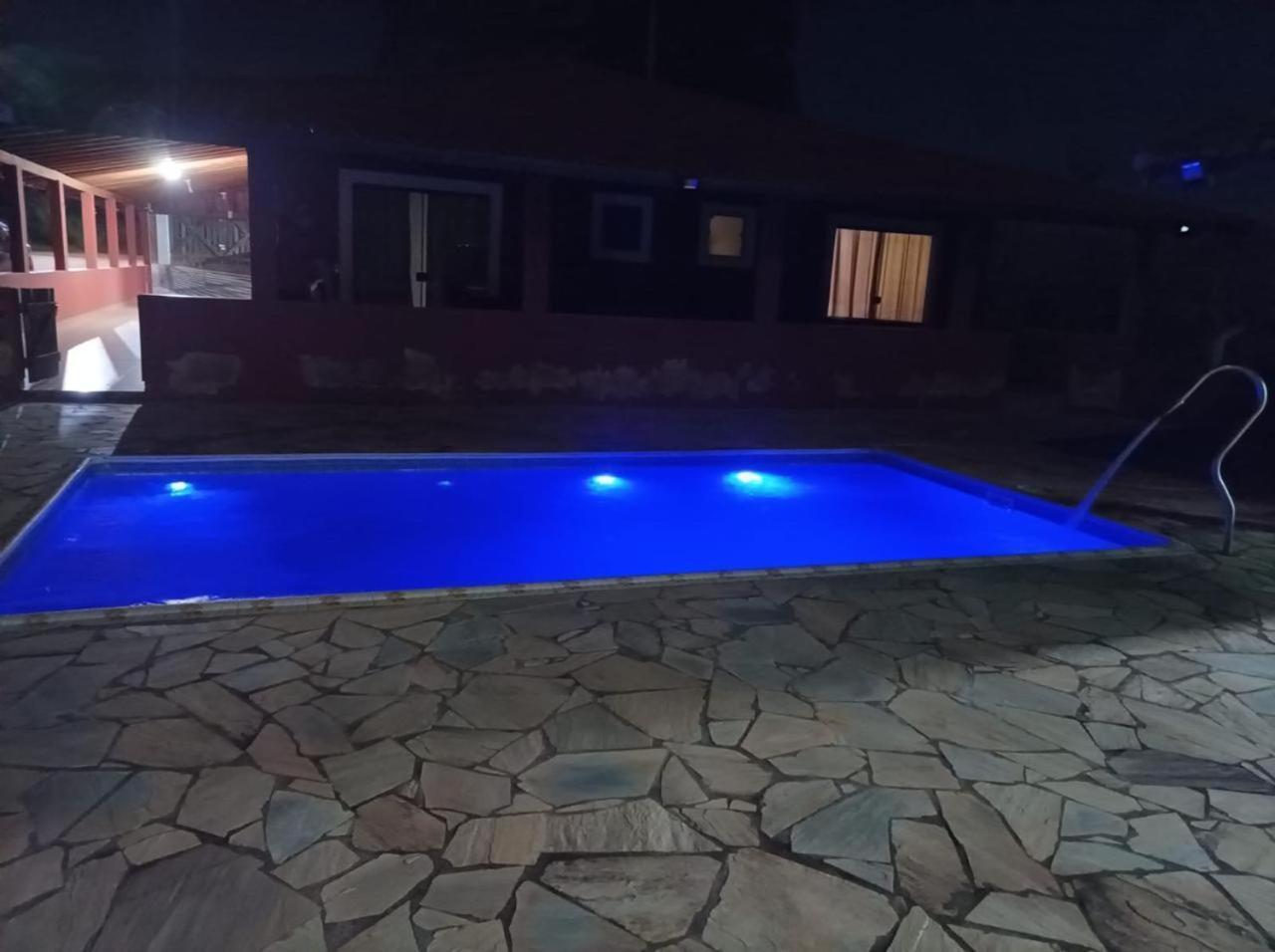 Chácara com Piscina e Lareira para Alugar em Munhoz MG