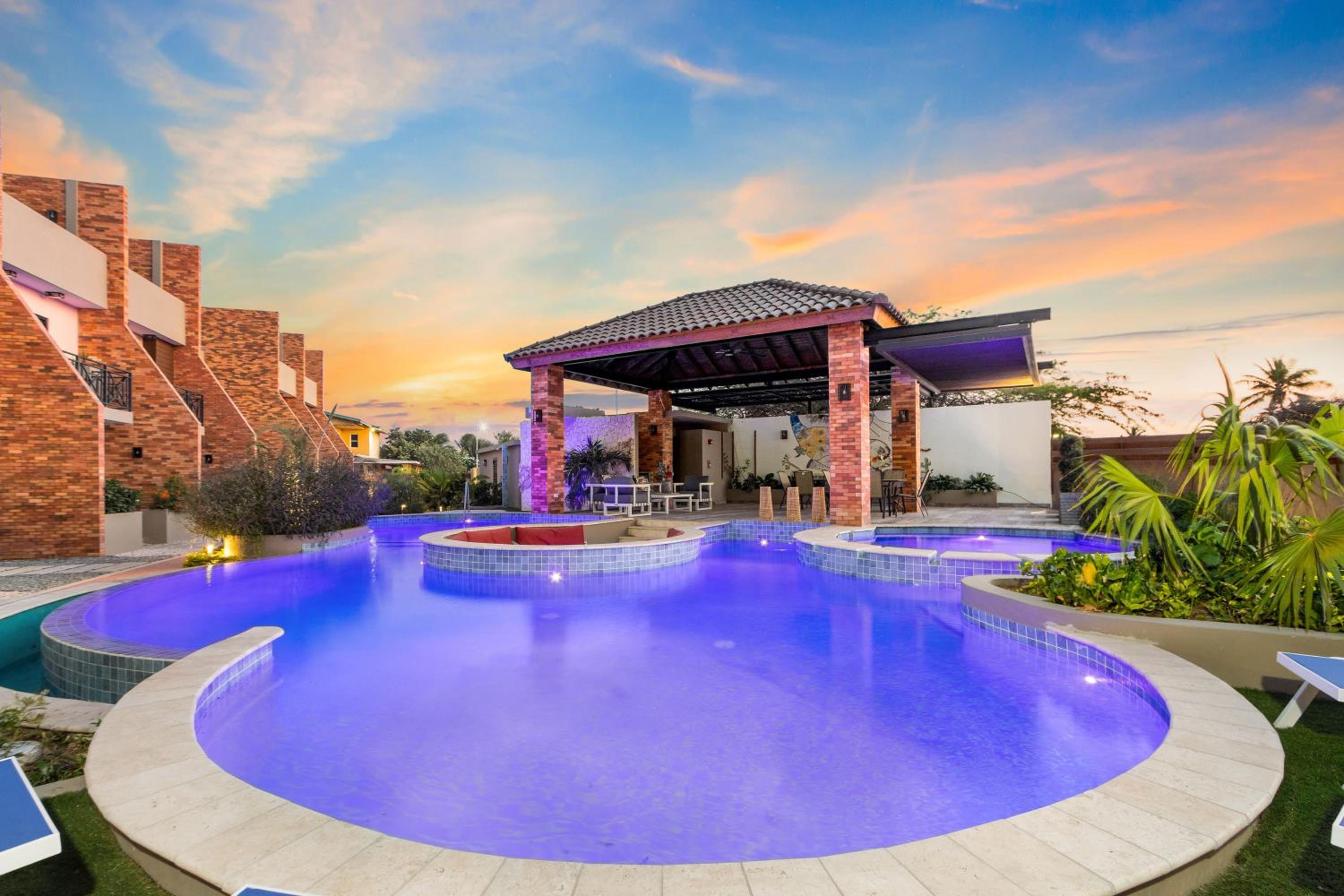 Bocobay Porta al Sole - Luxury Condos 5 min Walk to Ritz and Palm Beach