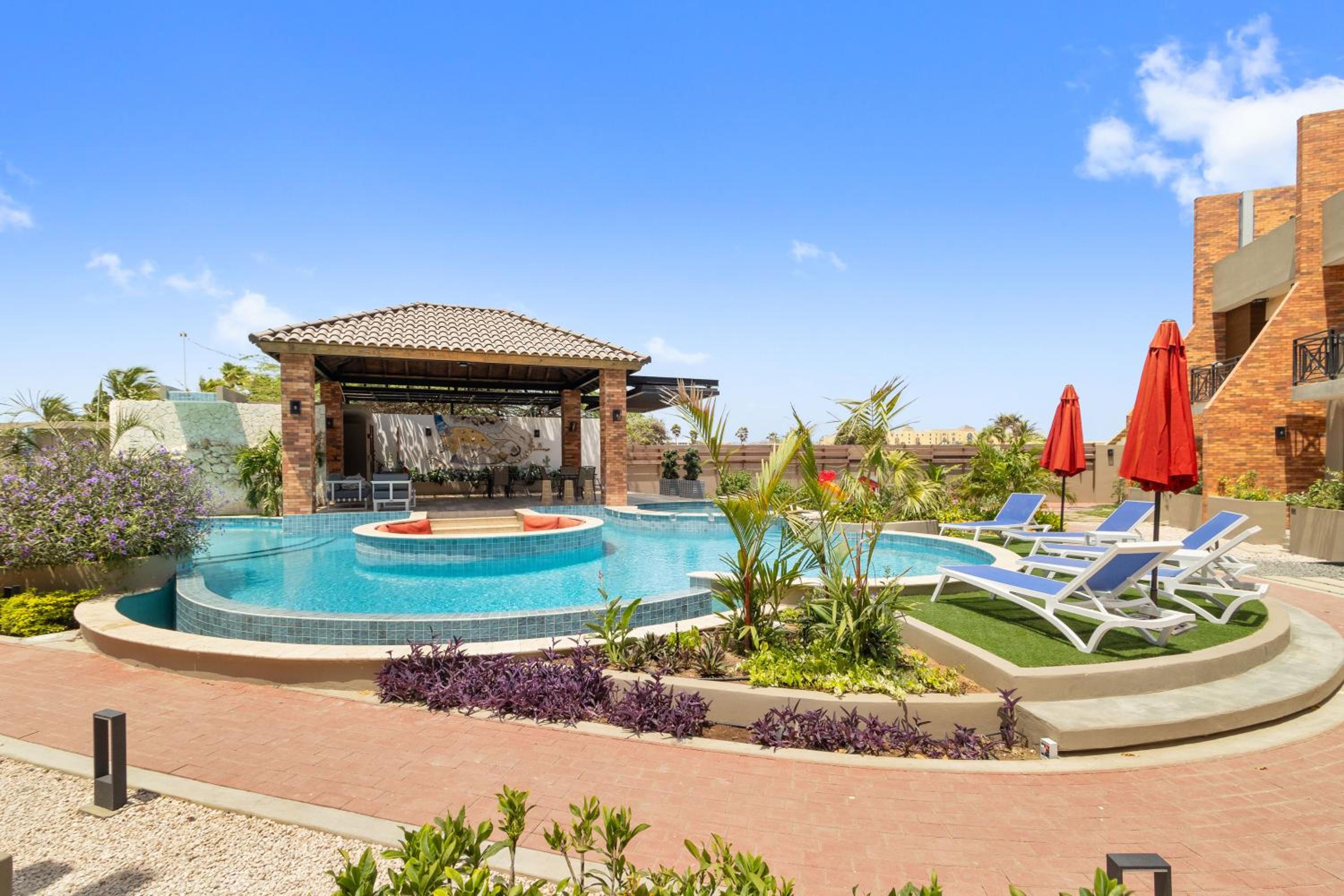 Bocobay Porta al Sole - Luxury Condos 5 min Walk to Ritz and Palm Beach