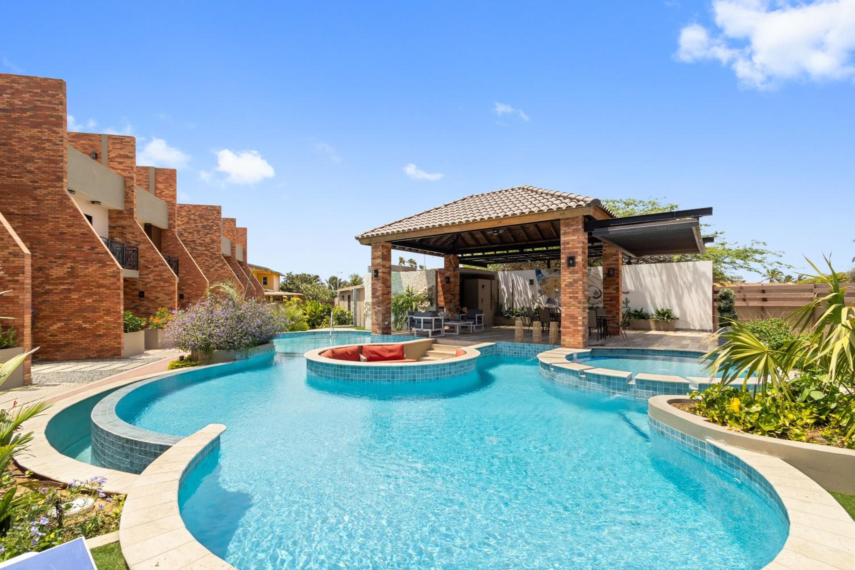 Bocobay Porta al Sole - Luxury Condos 5 min Walk to Ritz and Palm Beach