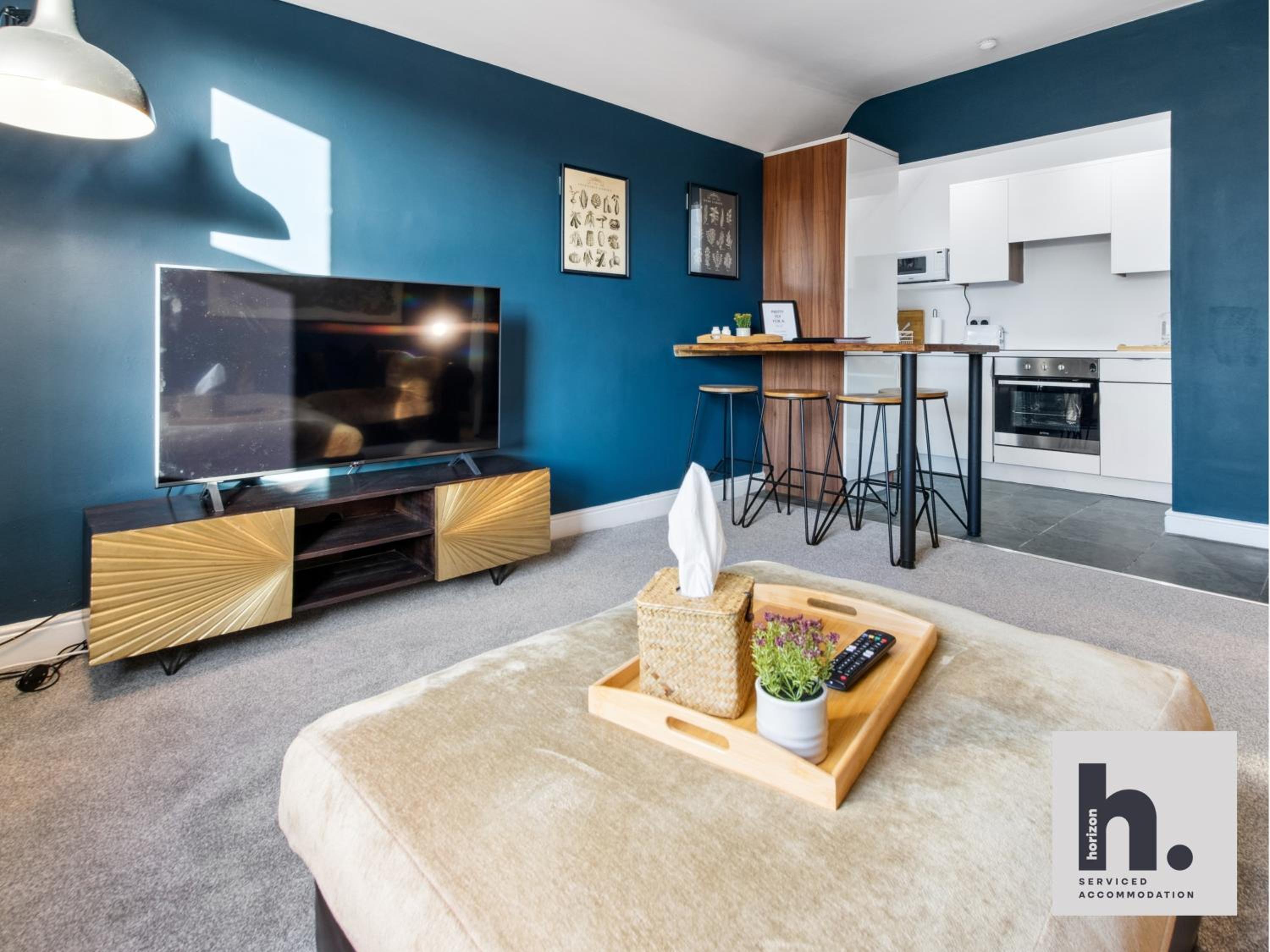 FREE Parking - Dog Friendly - Relocating - LT view 5