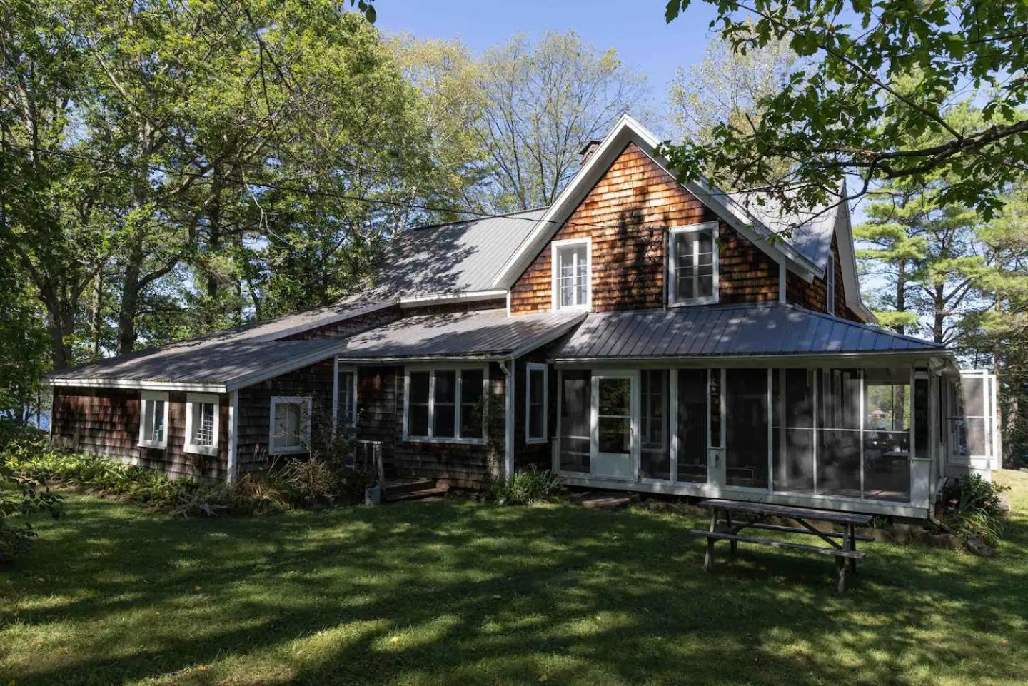 Family Cottage Sheep Island
