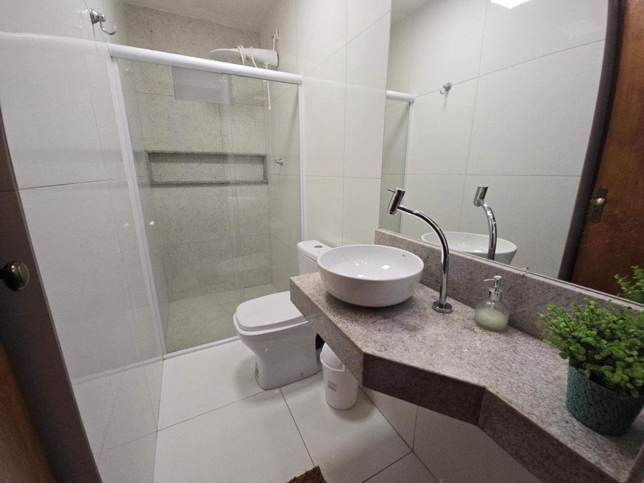Chalé Aconchegante com Vista para Piscina