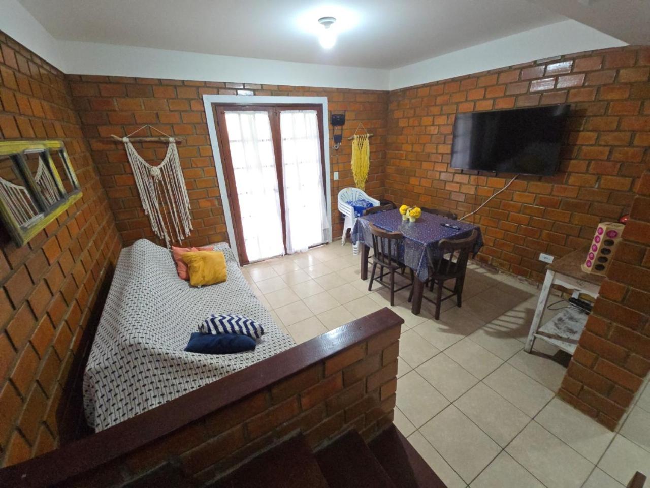 Chalé Aconchegante com Vista para Piscina