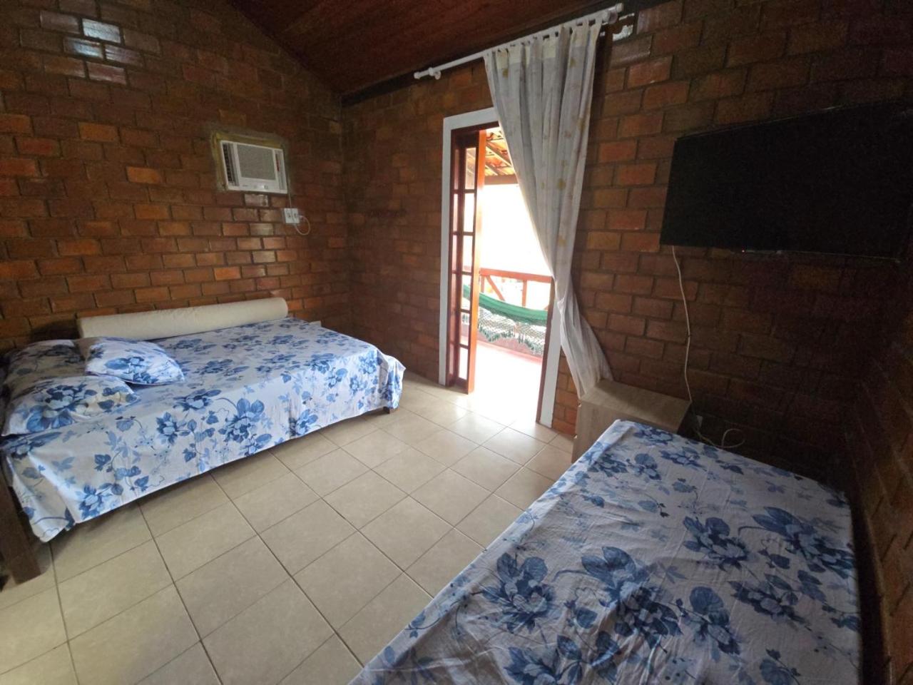 Chalé Aconchegante com Vista para Piscina