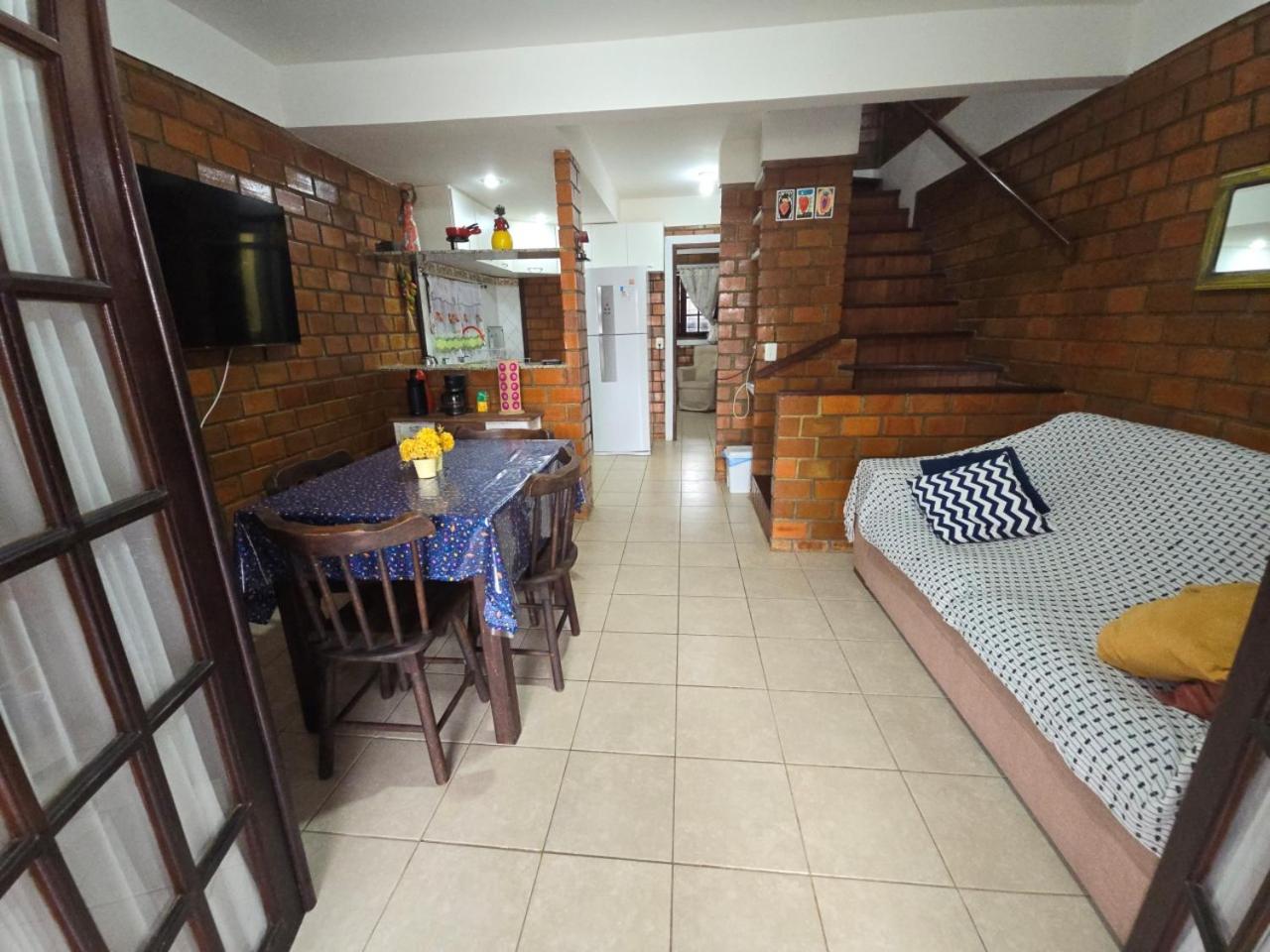 Chalé Aconchegante com Vista para Piscina