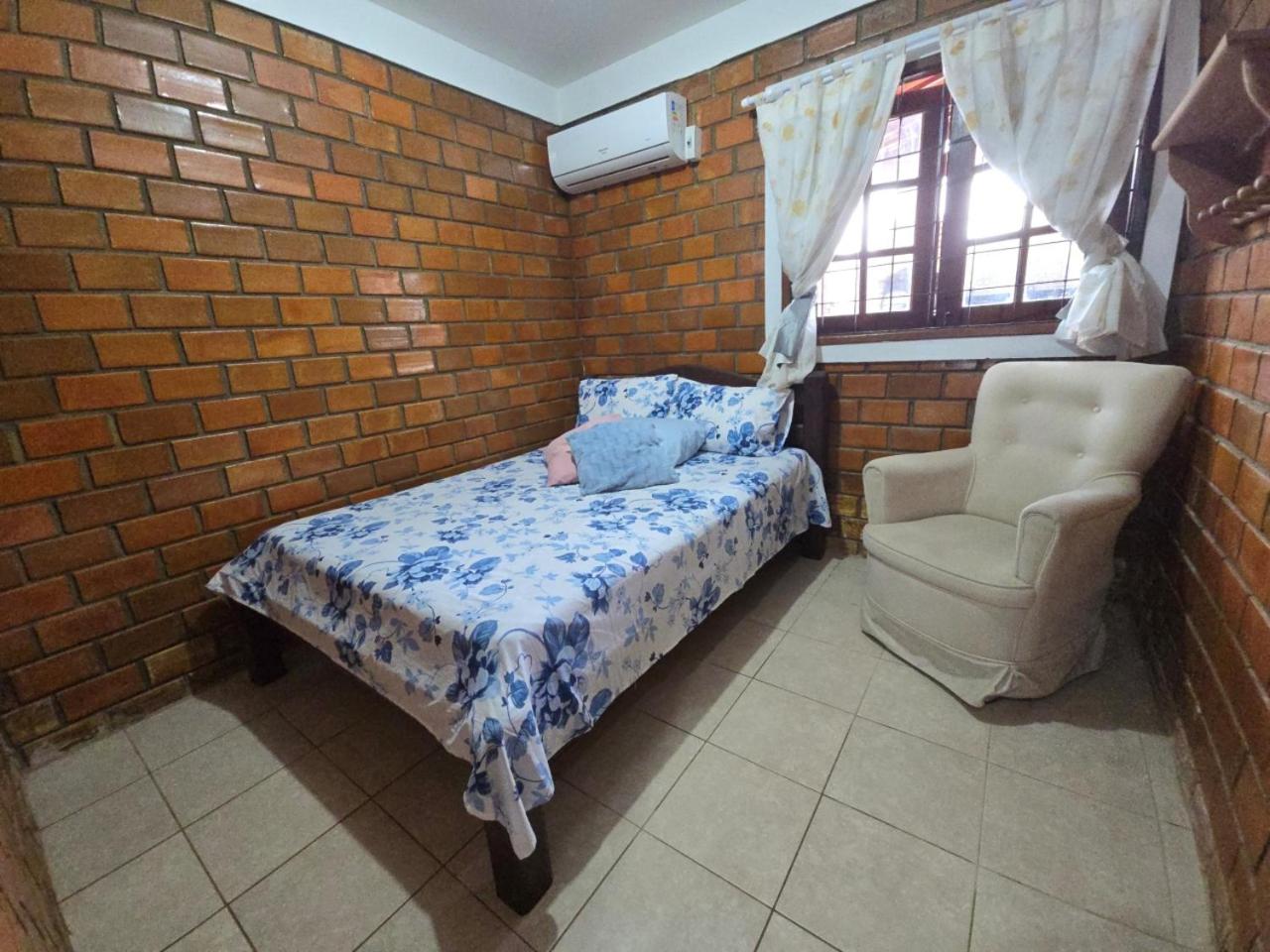 Chalé Aconchegante com Vista para Piscina