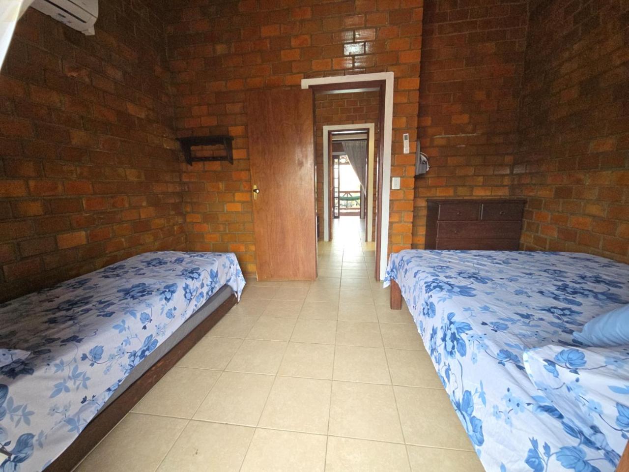 Chalé Aconchegante com Vista para Piscina