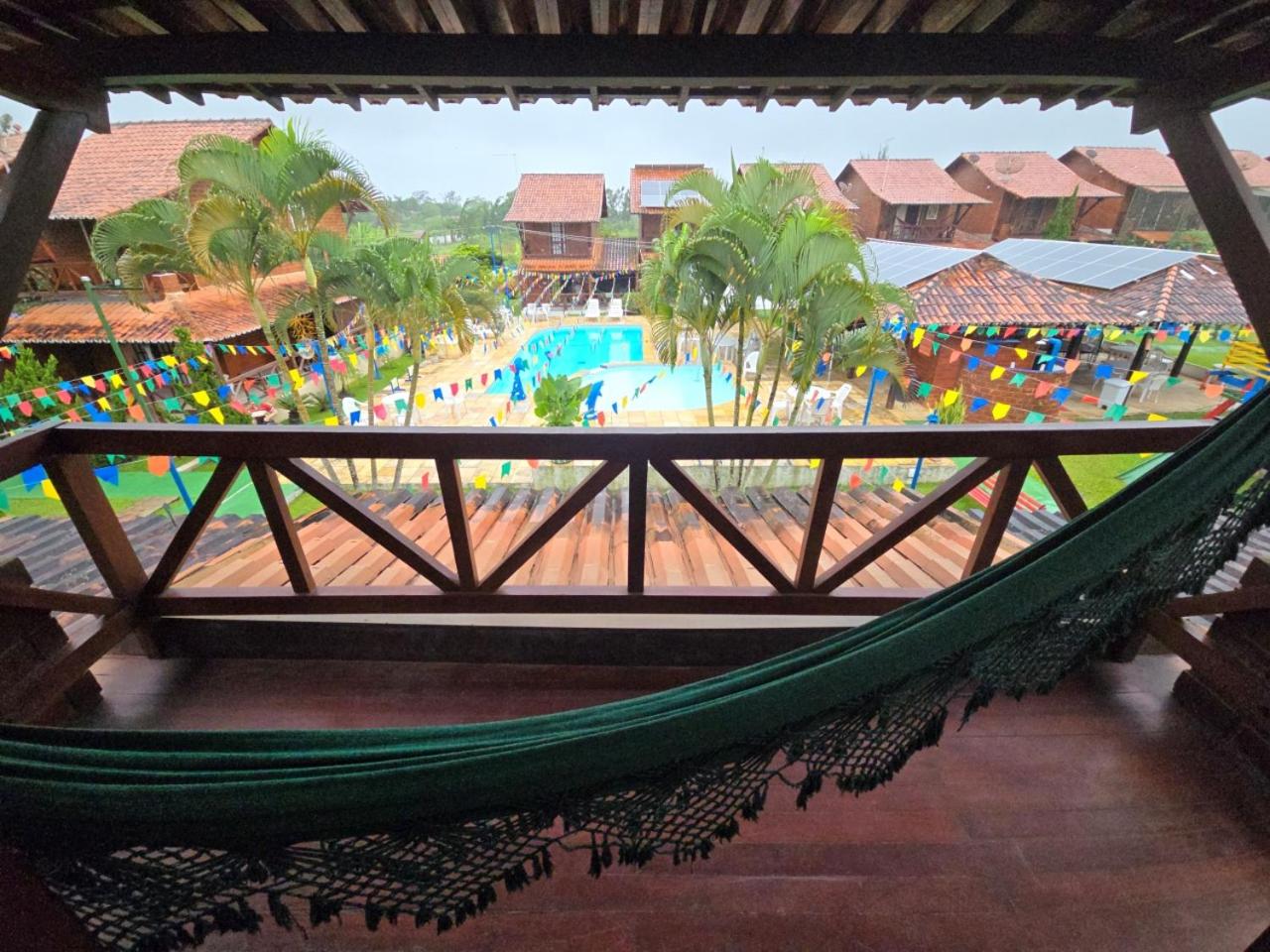 Chalé Aconchegante com Vista para Piscina