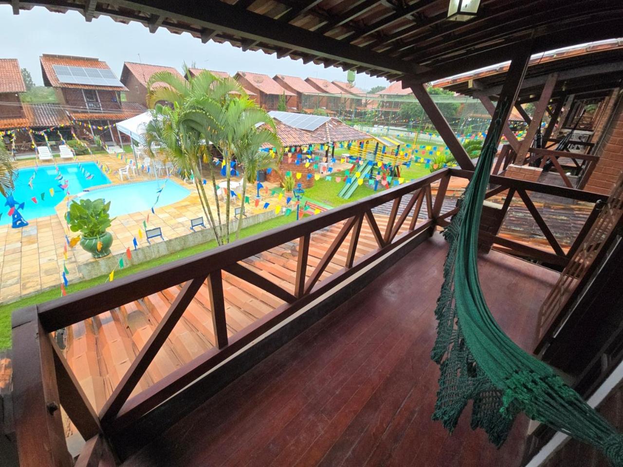 Chalé Aconchegante com Vista para Piscina