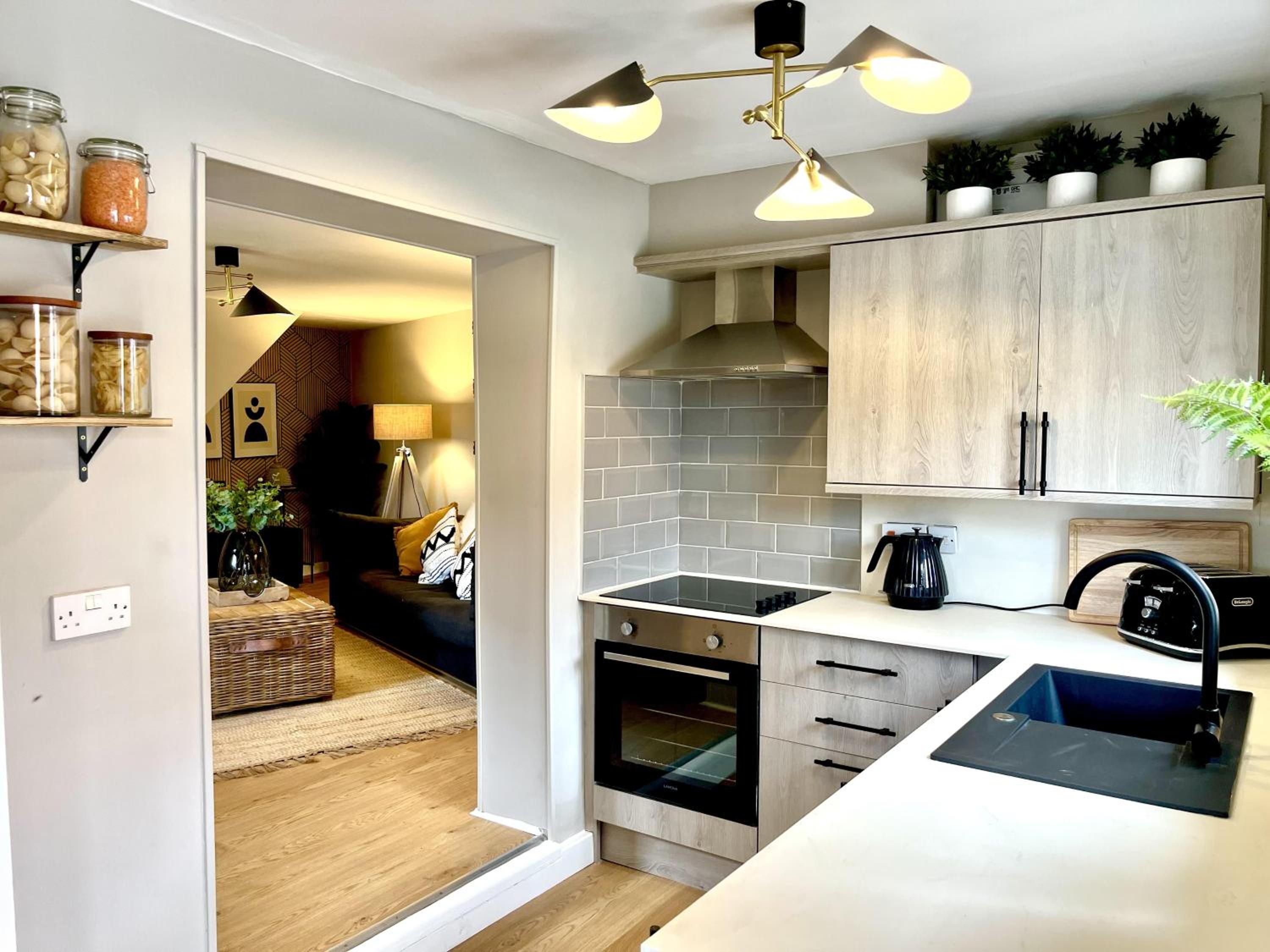 Sleeps 2 -Central Ellesmere -Parking - PetFriendly
