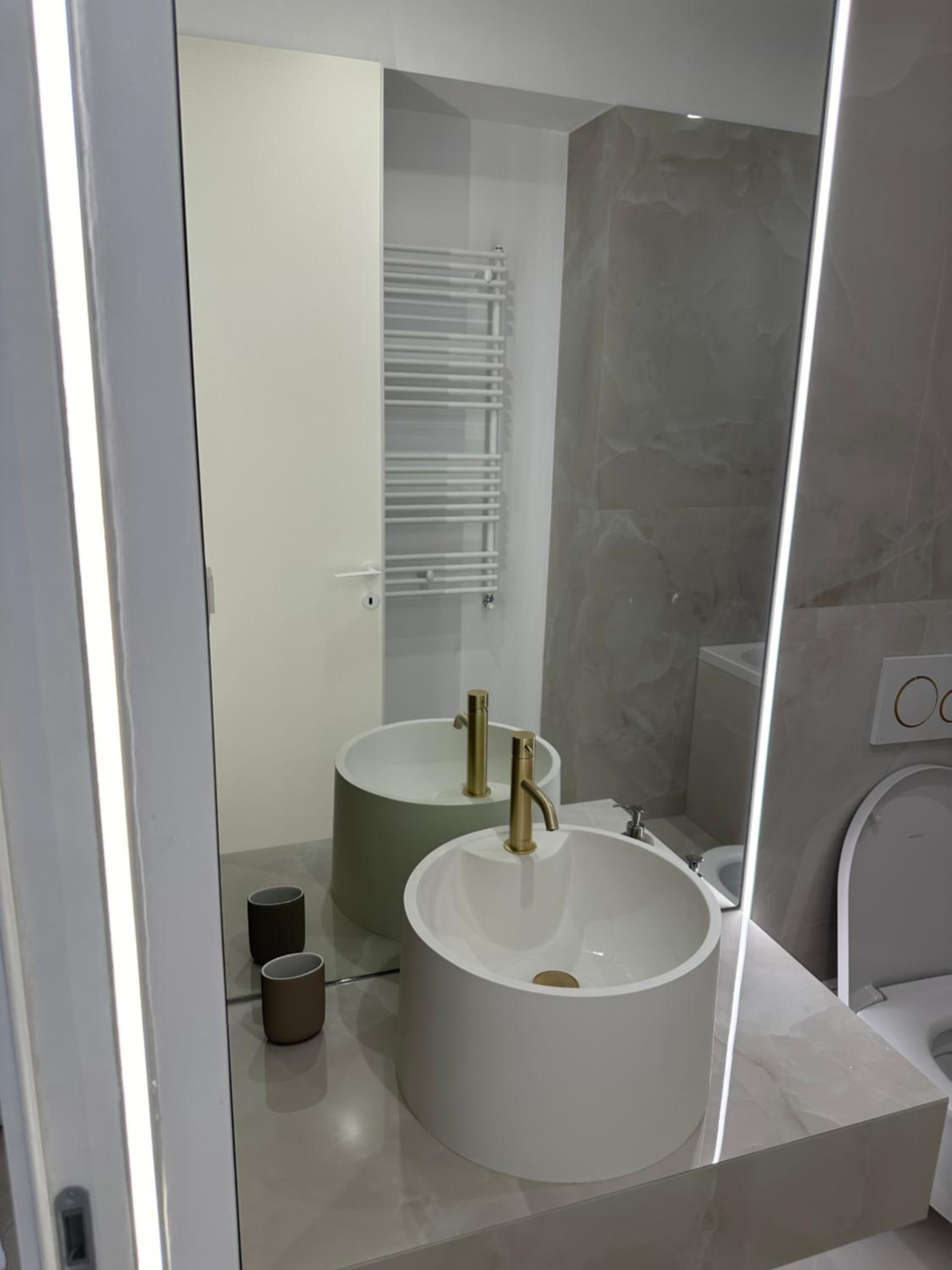 Cortina North New Luxury Apartment with Parking- Self Check in