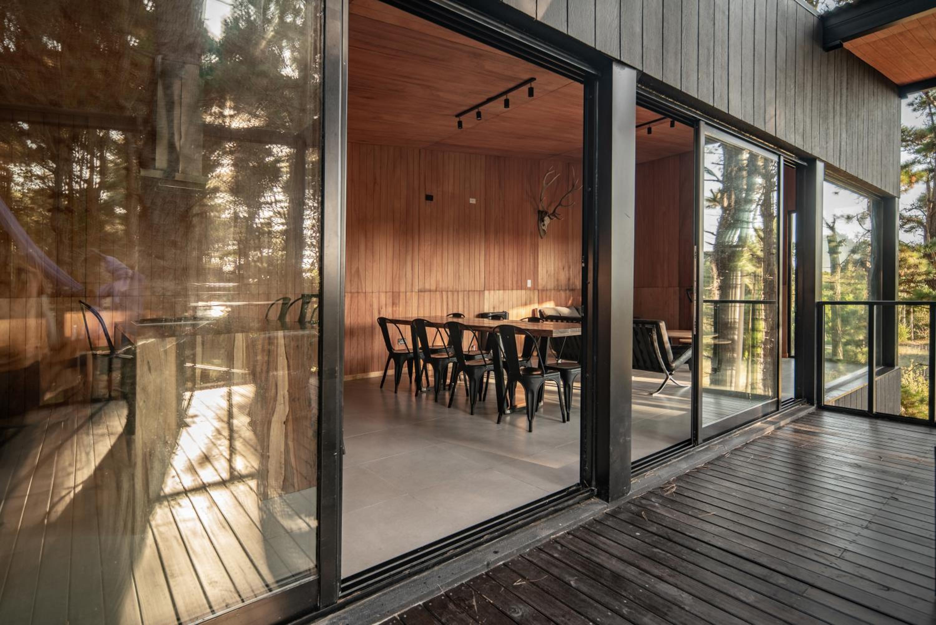 Increible Casa de Diseño en el Bosque! - 8 personas - Mar de las Pampas