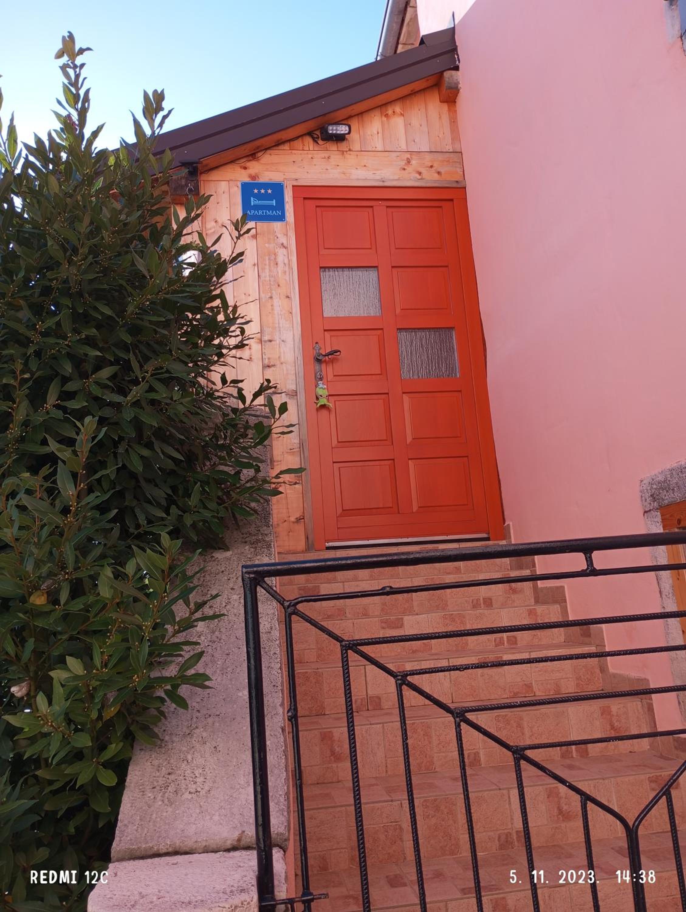 Photo 6