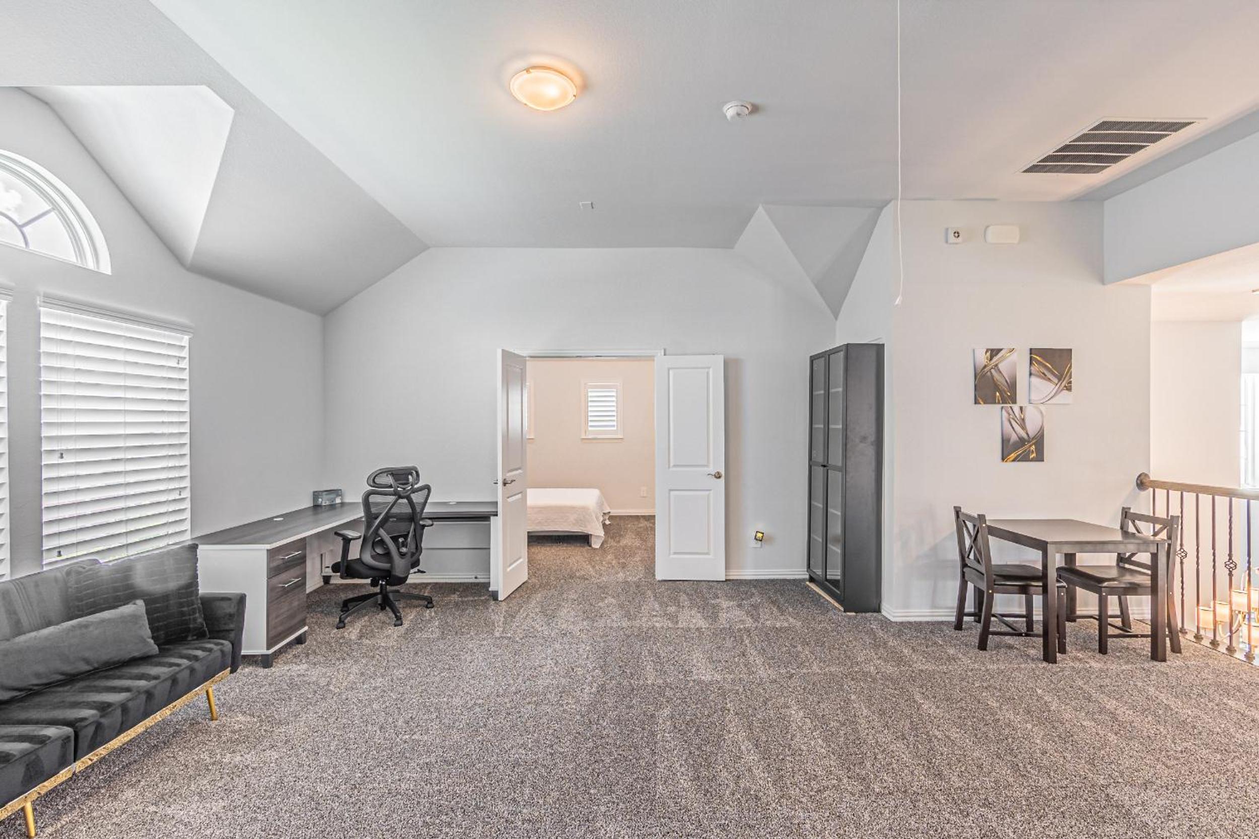 Luxury Home, Big Backyard, Family & Friends view 5
