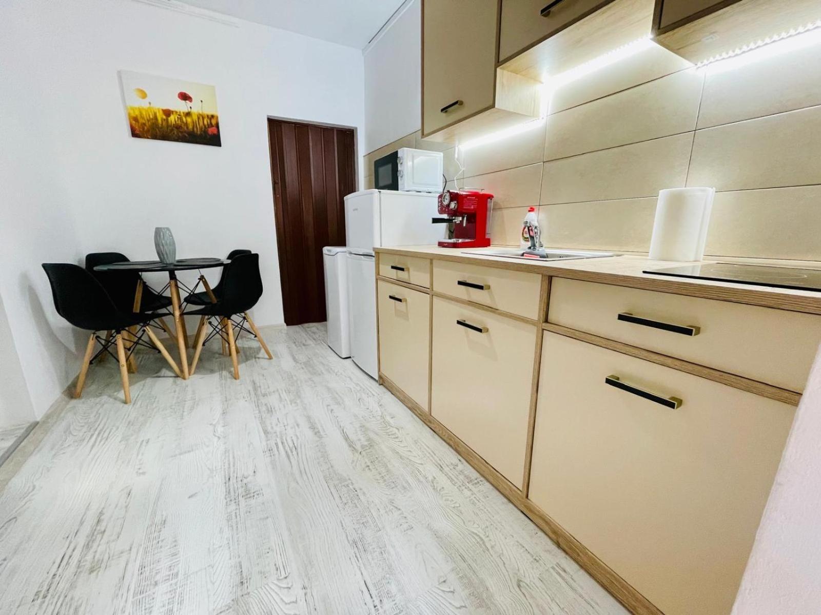 Casuta din centru view 5