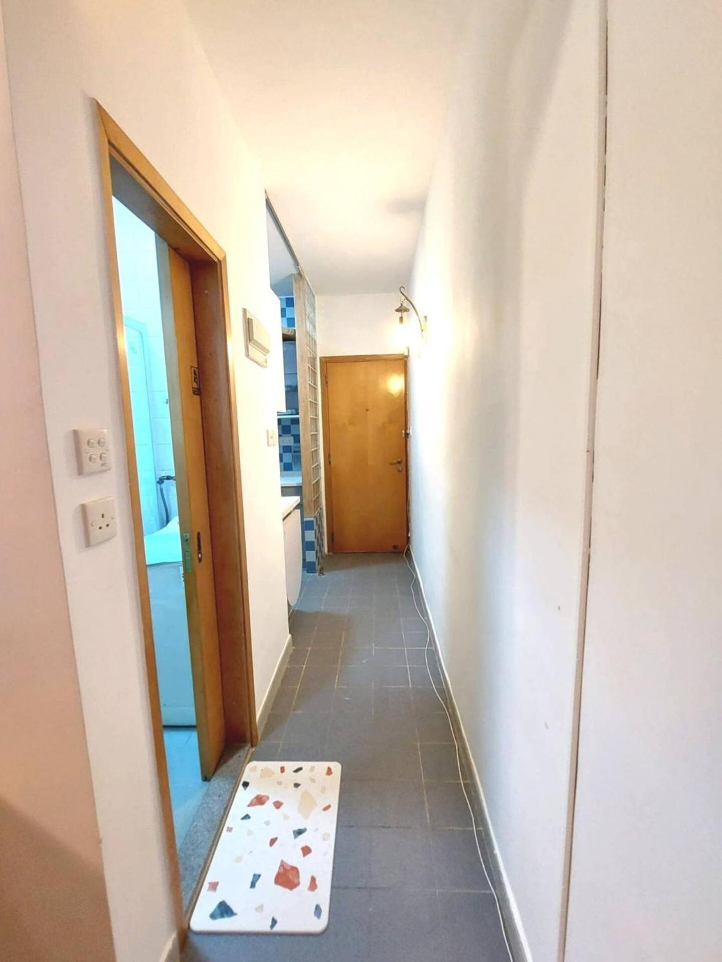 5 Minutes from MTR Full kitchen and toilet with Elevator
