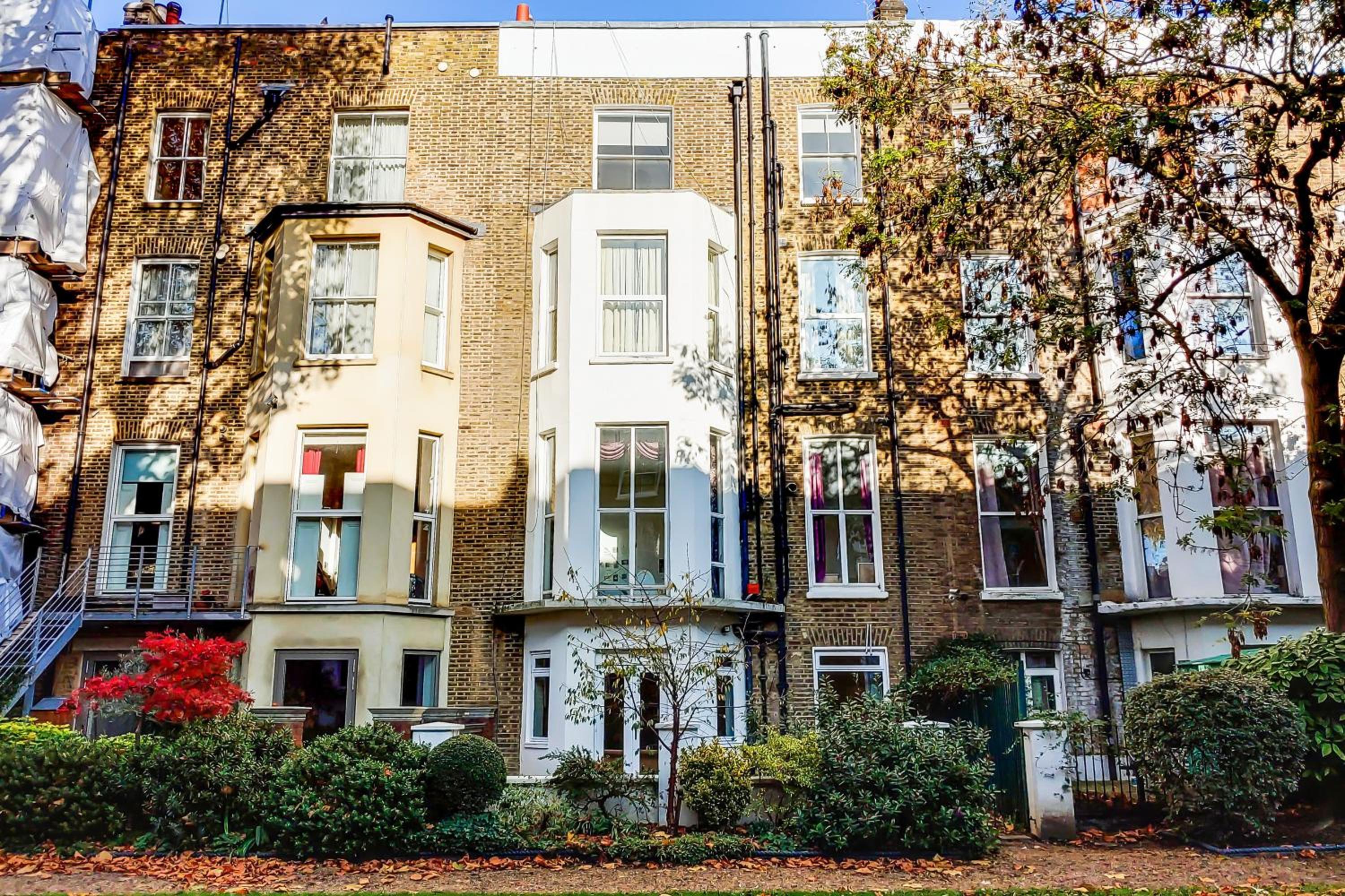 HR2 - Charming 1-Bed near Holland Park - by Short Stories London