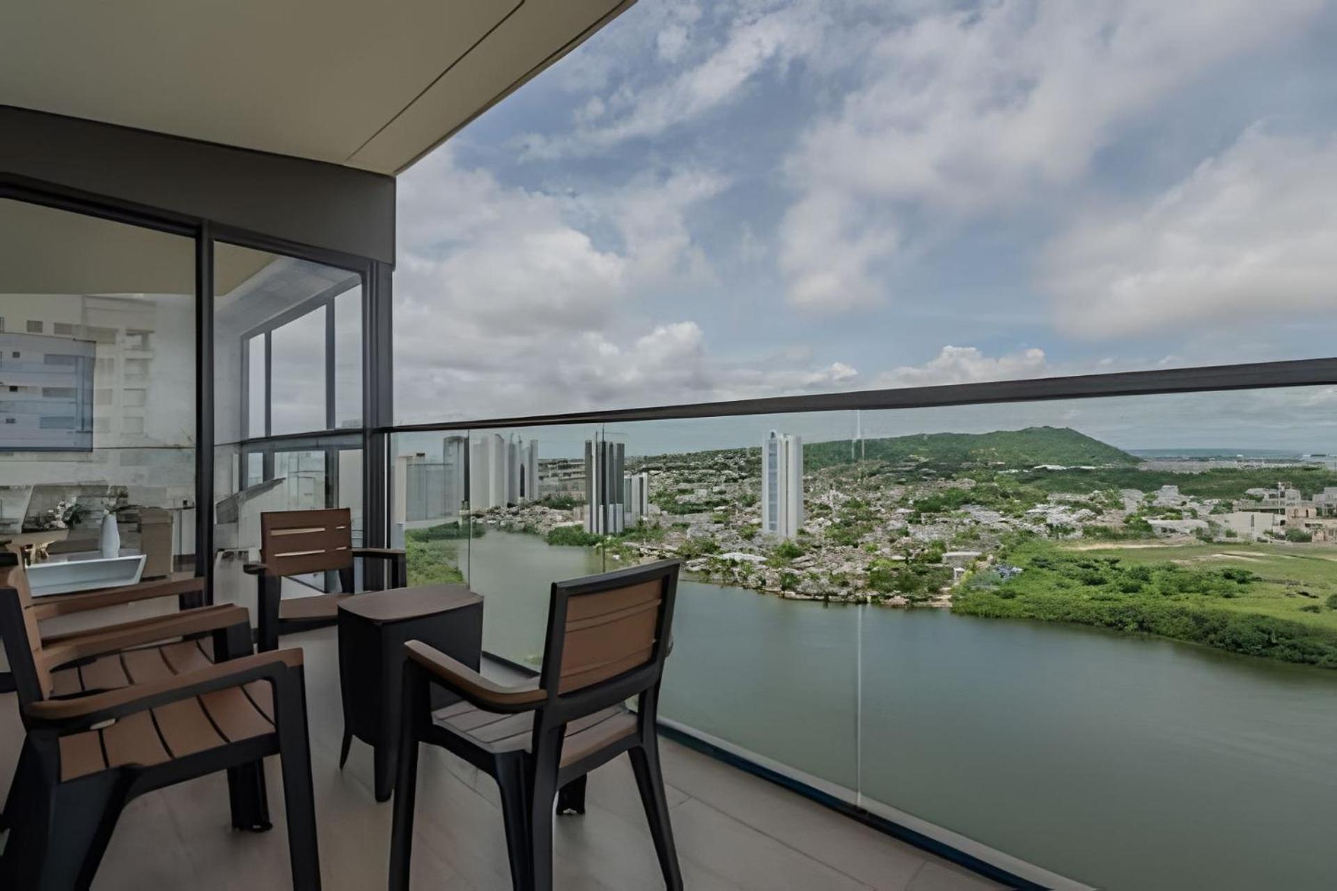 Awesome View Historic Center, Castle and Sea 2BR