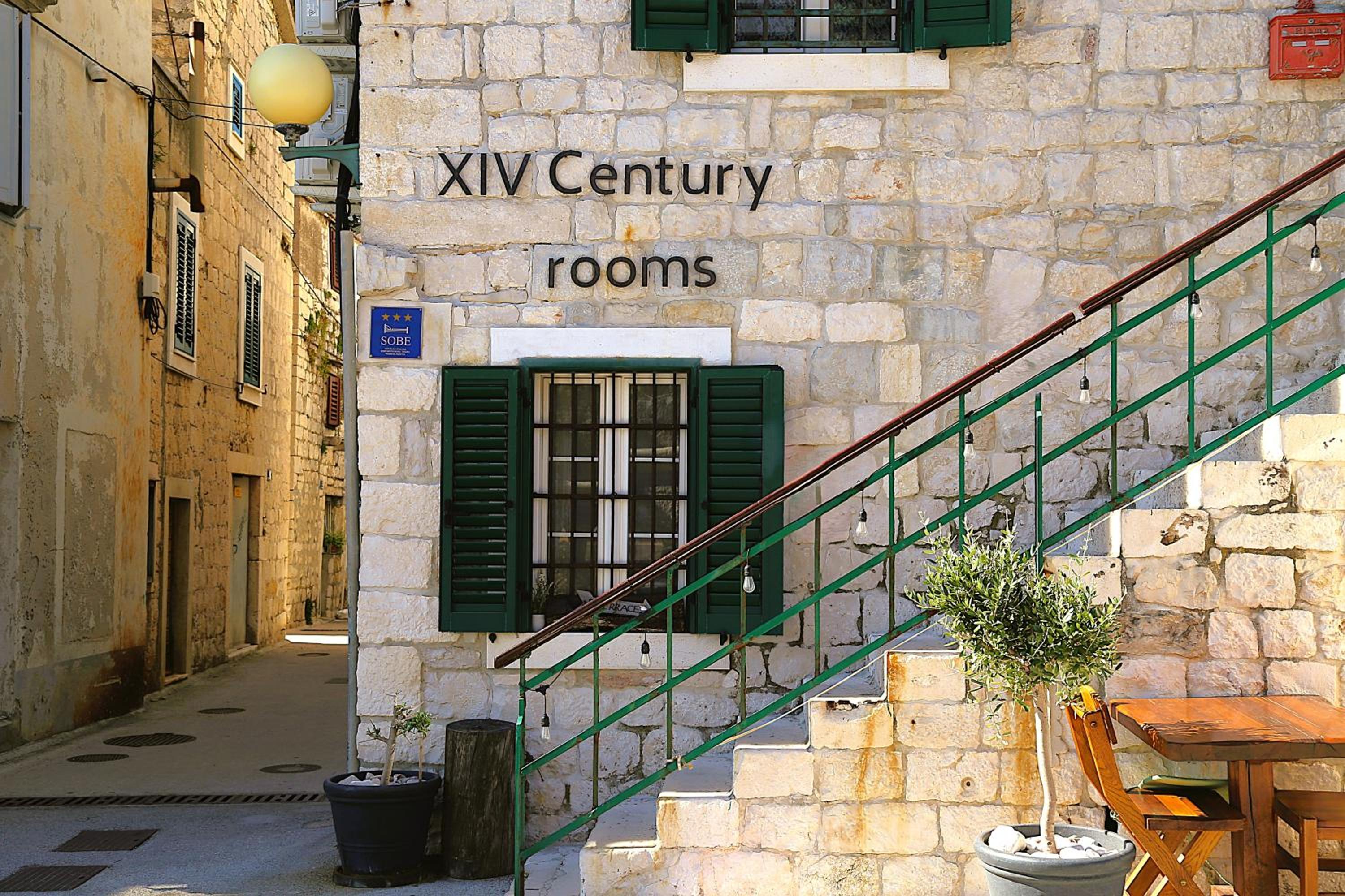 XIV Century Rooms view 3