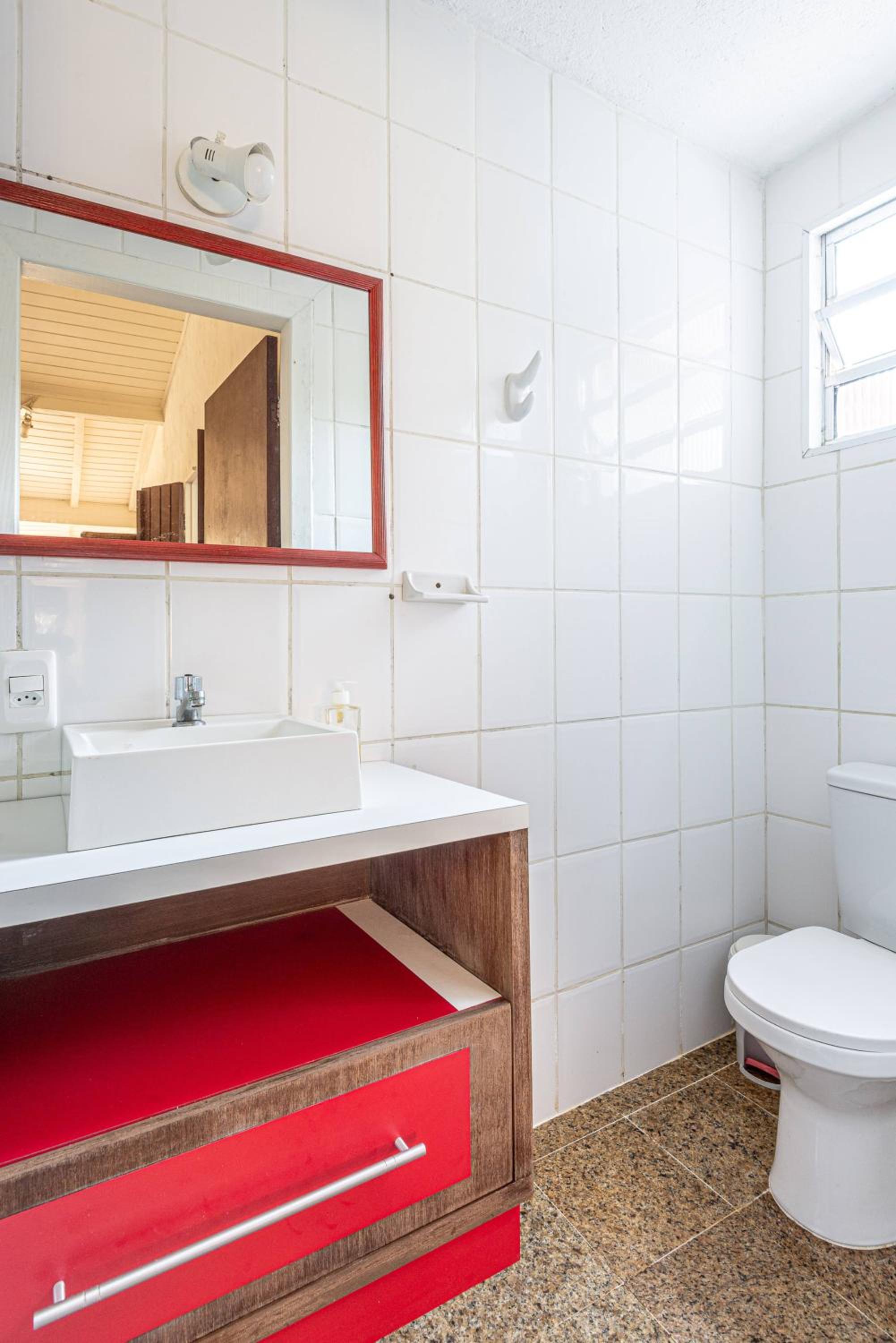 Casa com piscina a 100 m de Camburizinho