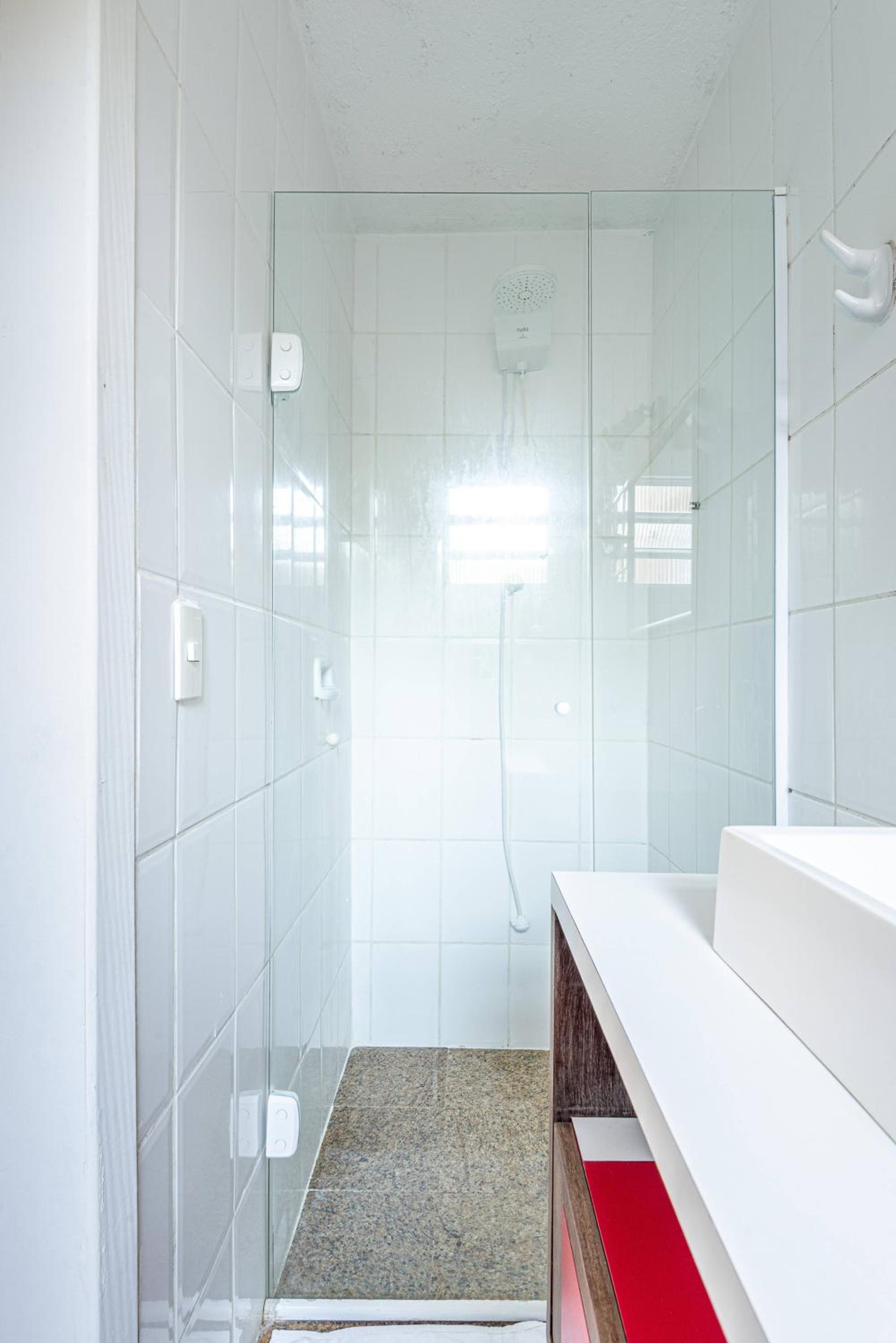 Casa com piscina a 100 m de Camburizinho