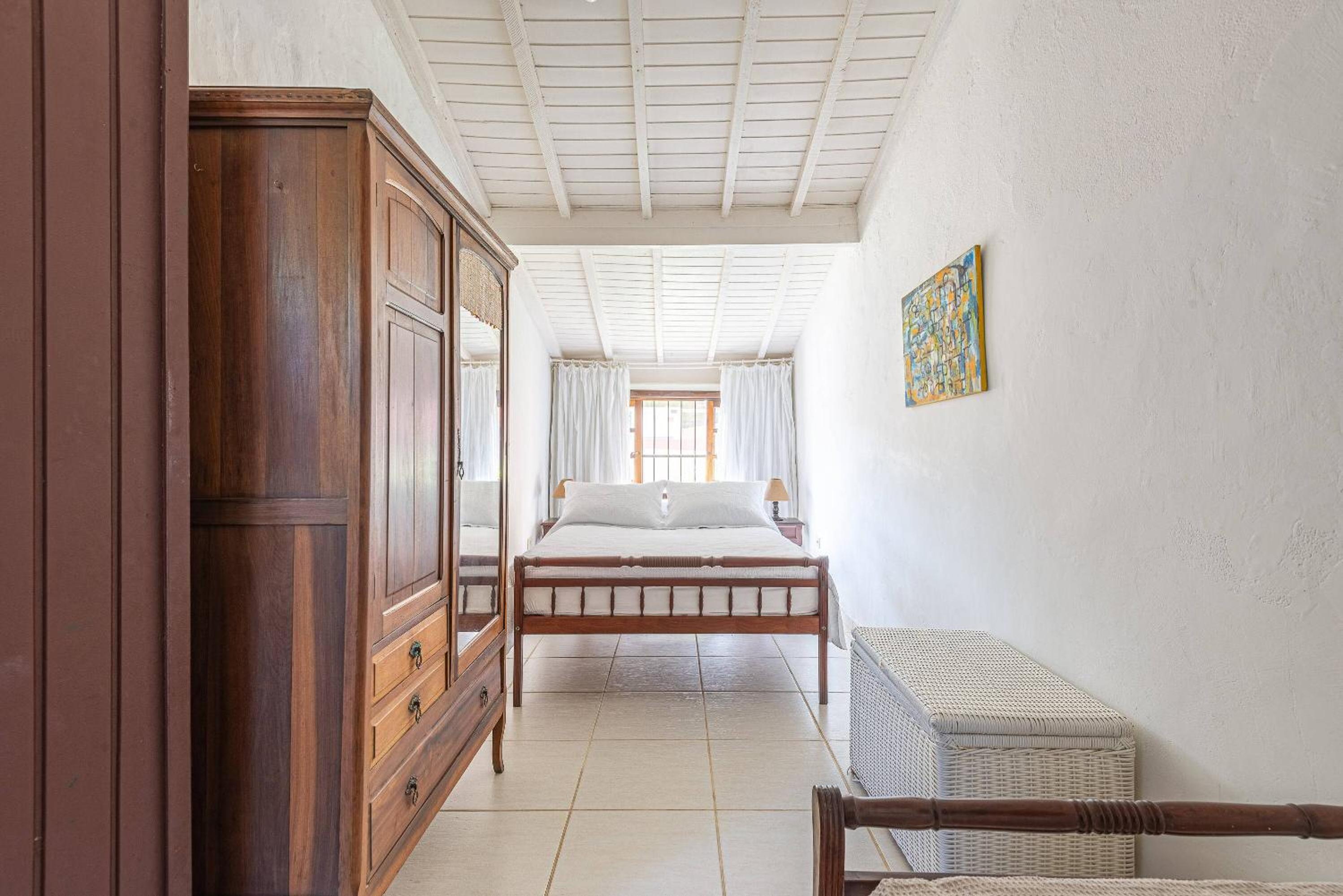 Casa com piscina a 100 m de Camburizinho