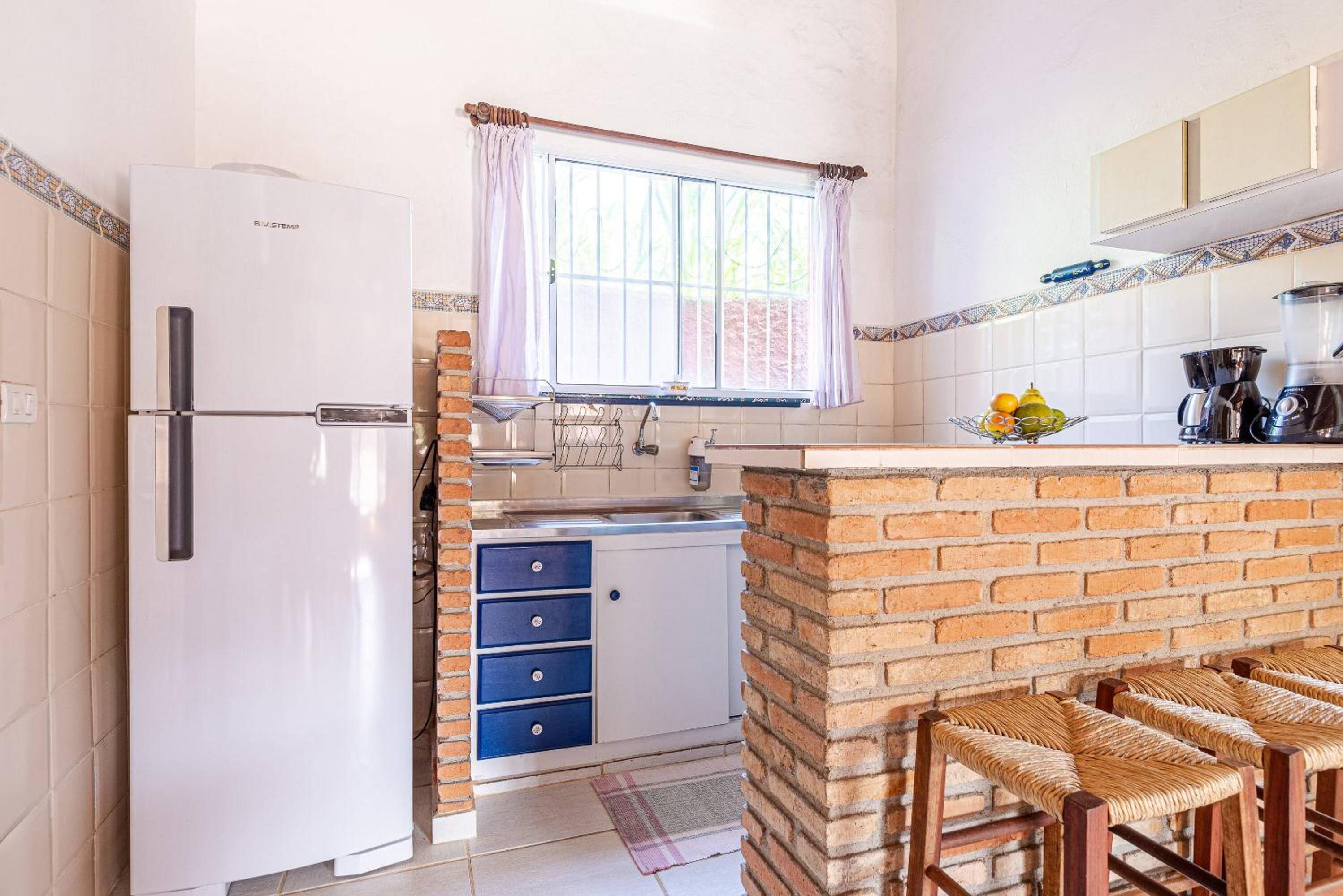 Casa com piscina a 100 m de Camburizinho