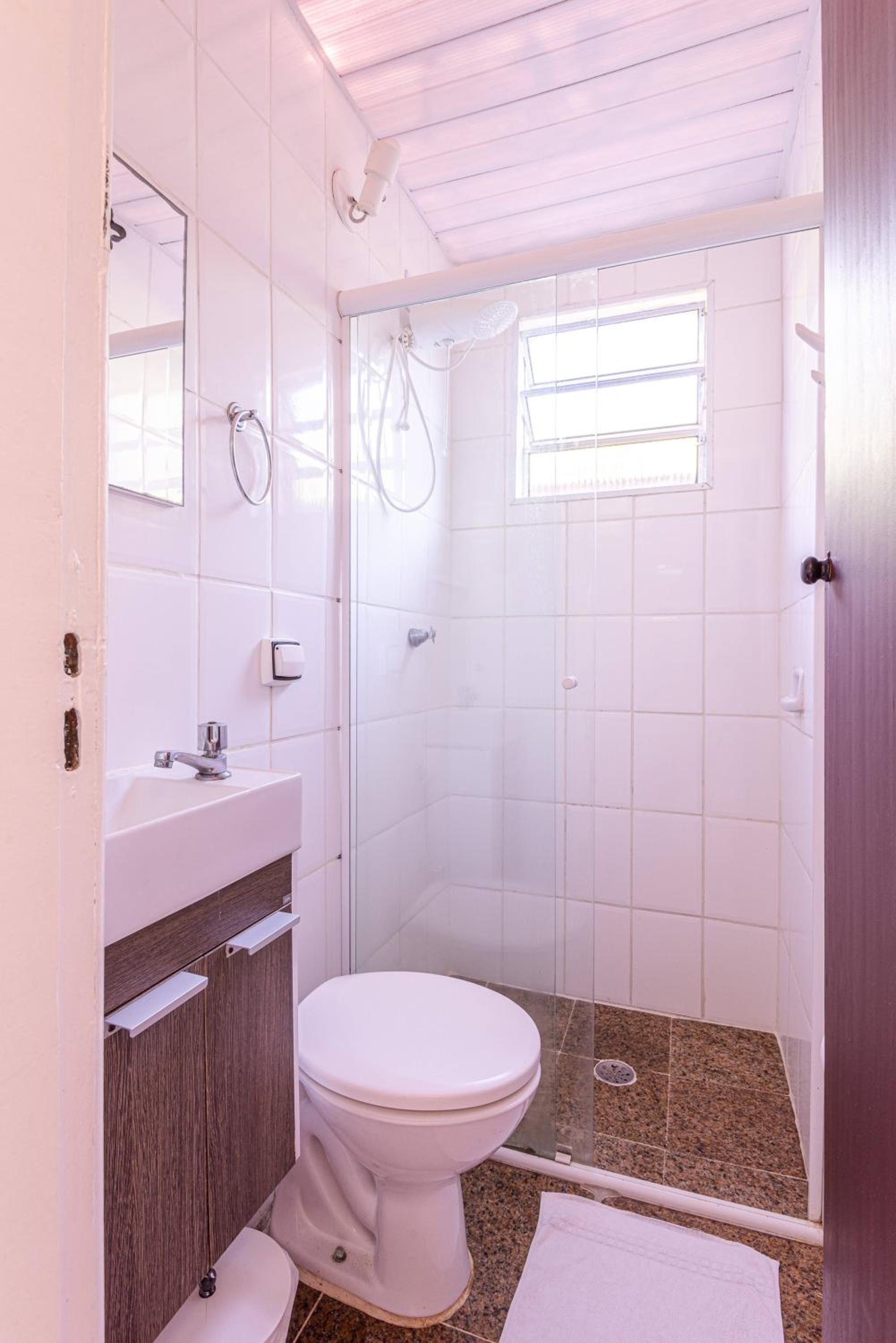 Casa com piscina a 100 m de Camburizinho