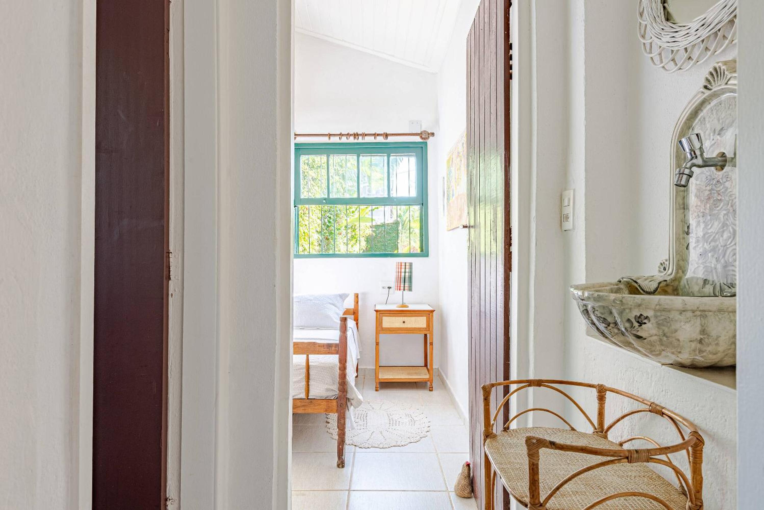 Casa com piscina a 100 m de Camburizinho