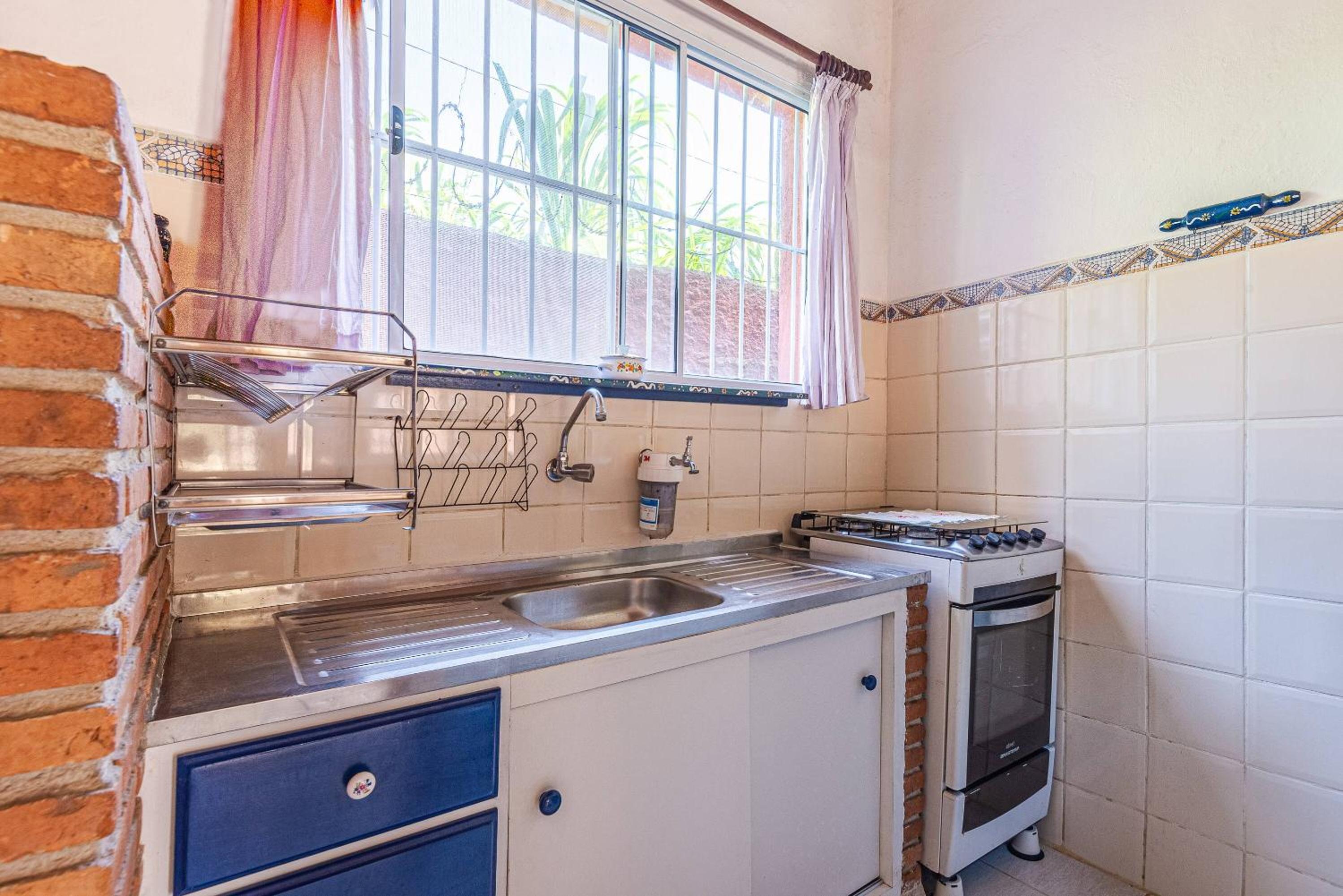 Casa com piscina a 100 m de Camburizinho