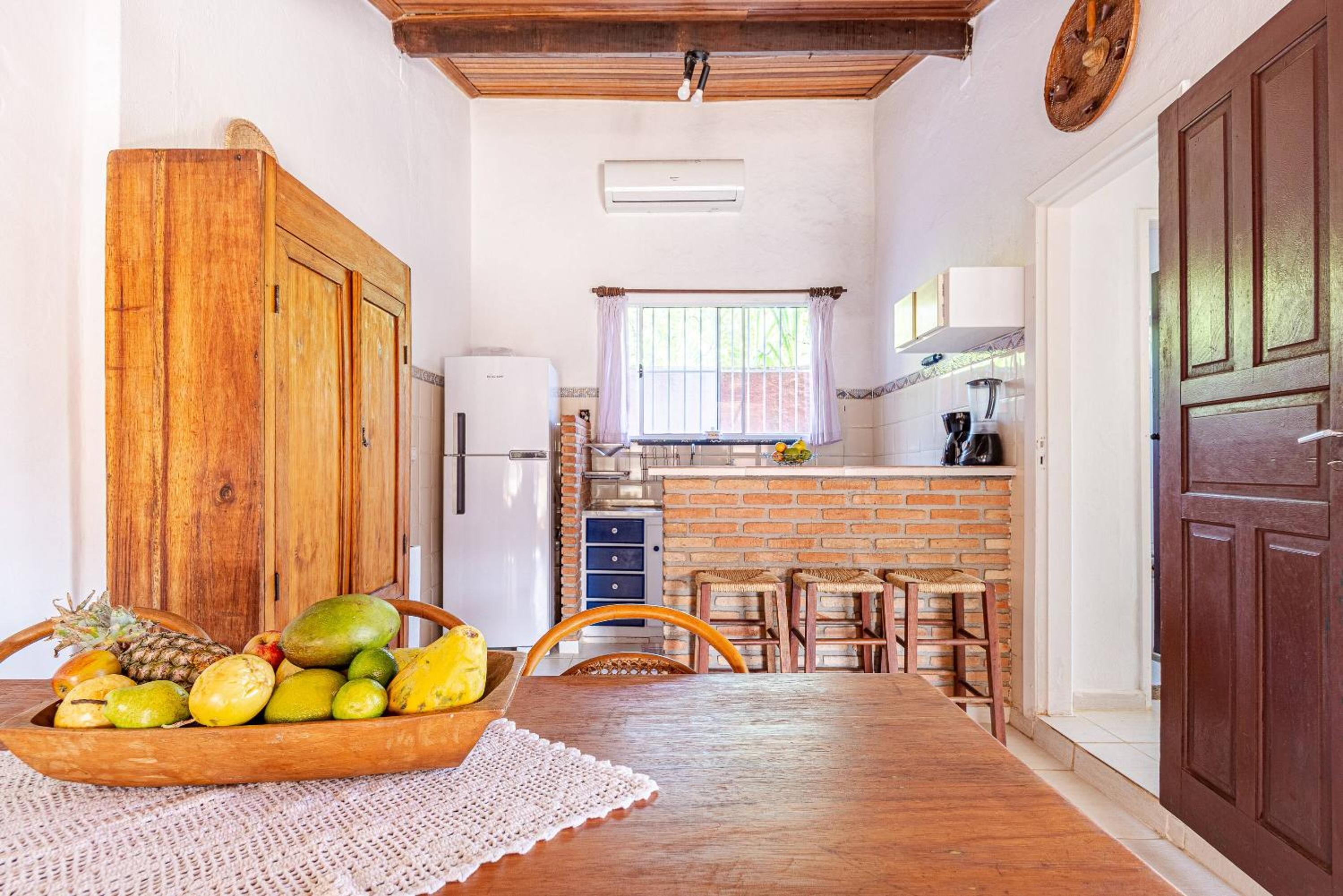 Casa com piscina a 100 m de Camburizinho