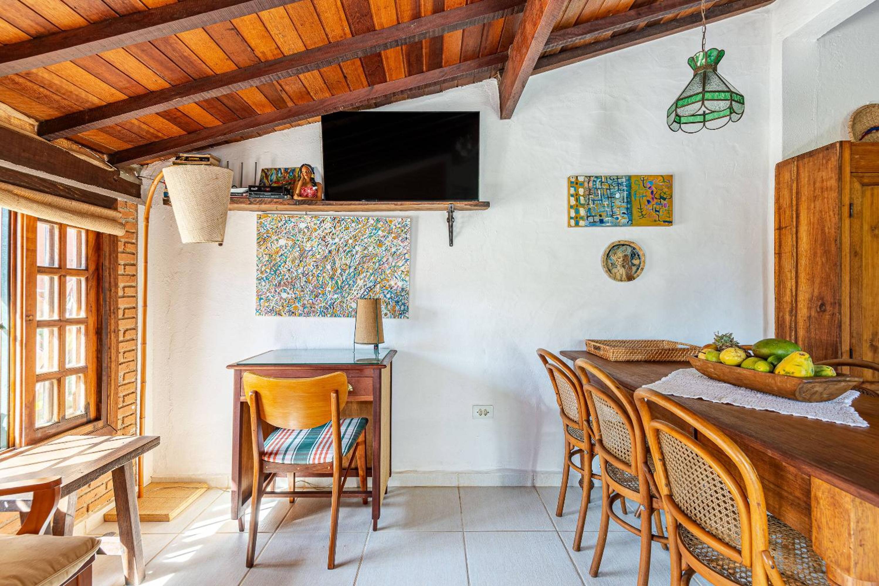 Casa com piscina a 100 m de Camburizinho
