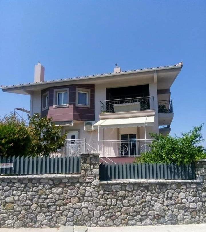 Villa Krina Rosa Aigio view 2