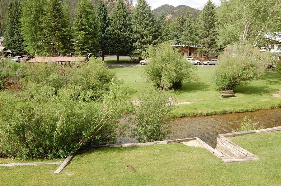 Claim Jumper Townhouse 07 - On the River - Across from the Fishing Ponds - WiFi - Cable - Near Ski Area - Wood Burning Fireplace view 5