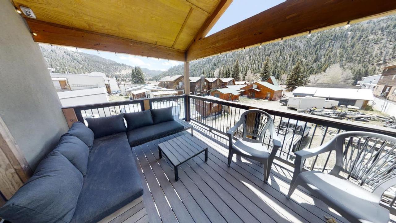 Red River Retreat - WiFi - Hot Tub - Fireplace - Washer - Dryer - Grill view 3