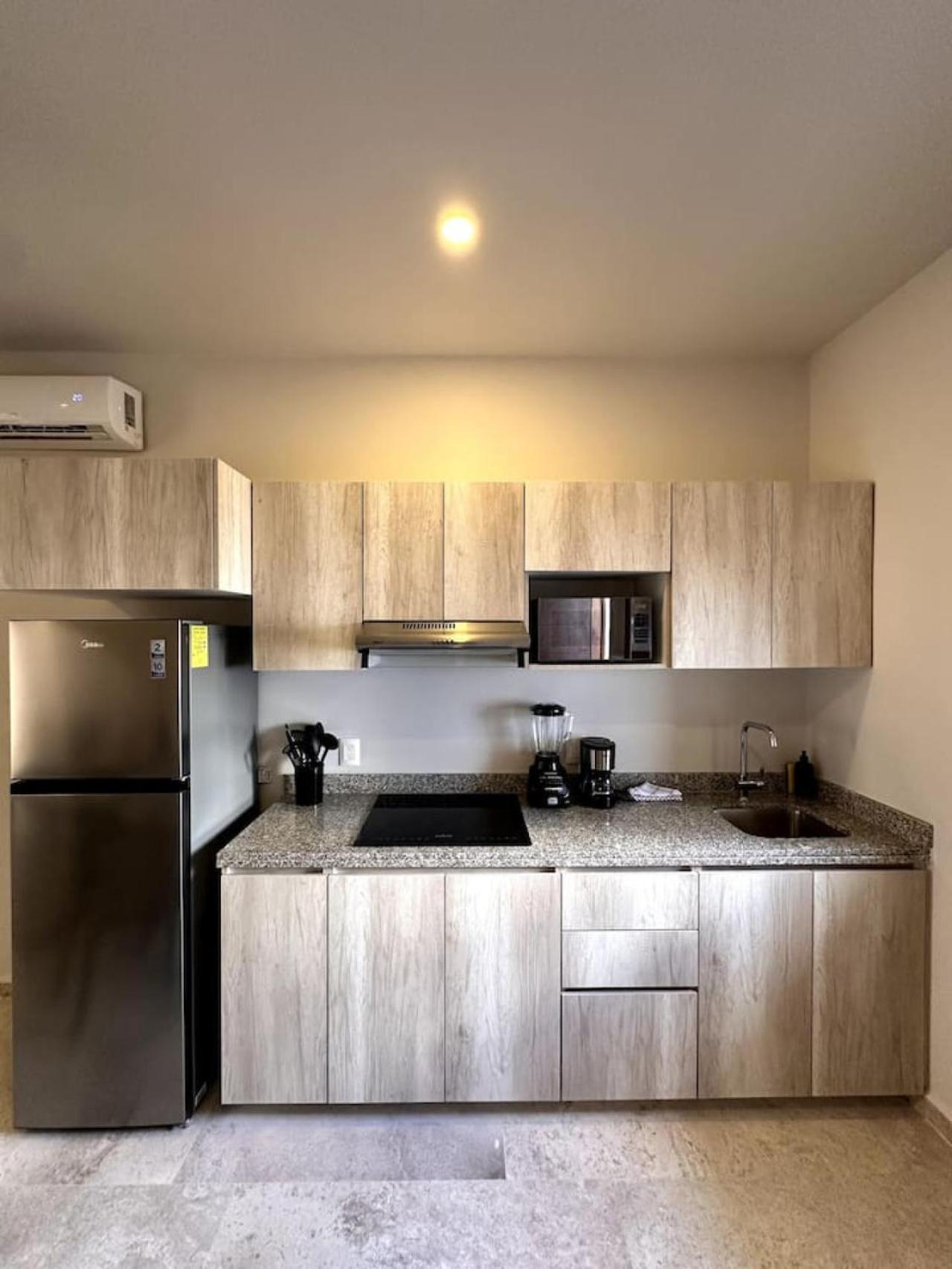 Luxury 2 story Penthouse La Veleta 3Br jacuzzi view 5