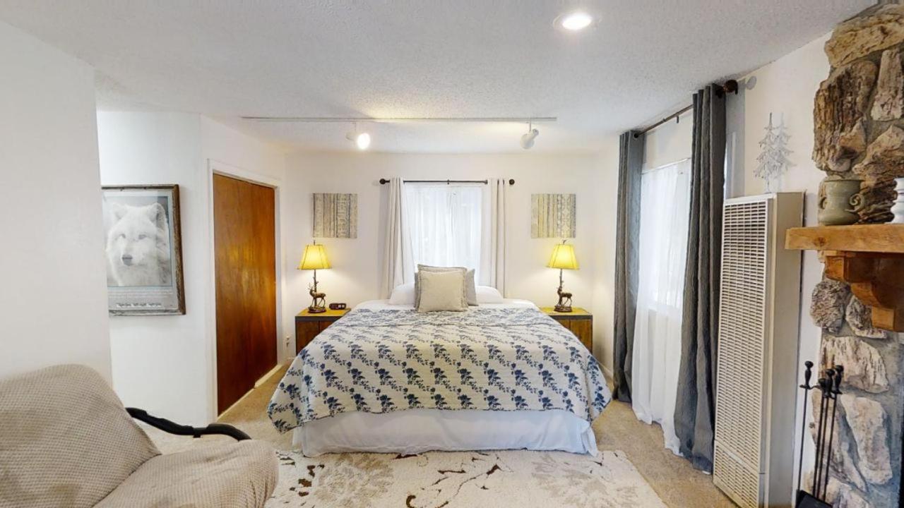 Ridgeview Lodge - Fenced Yard - Satellite - WiFi - Washer - Dryer - Grill - Fireplace view 5
