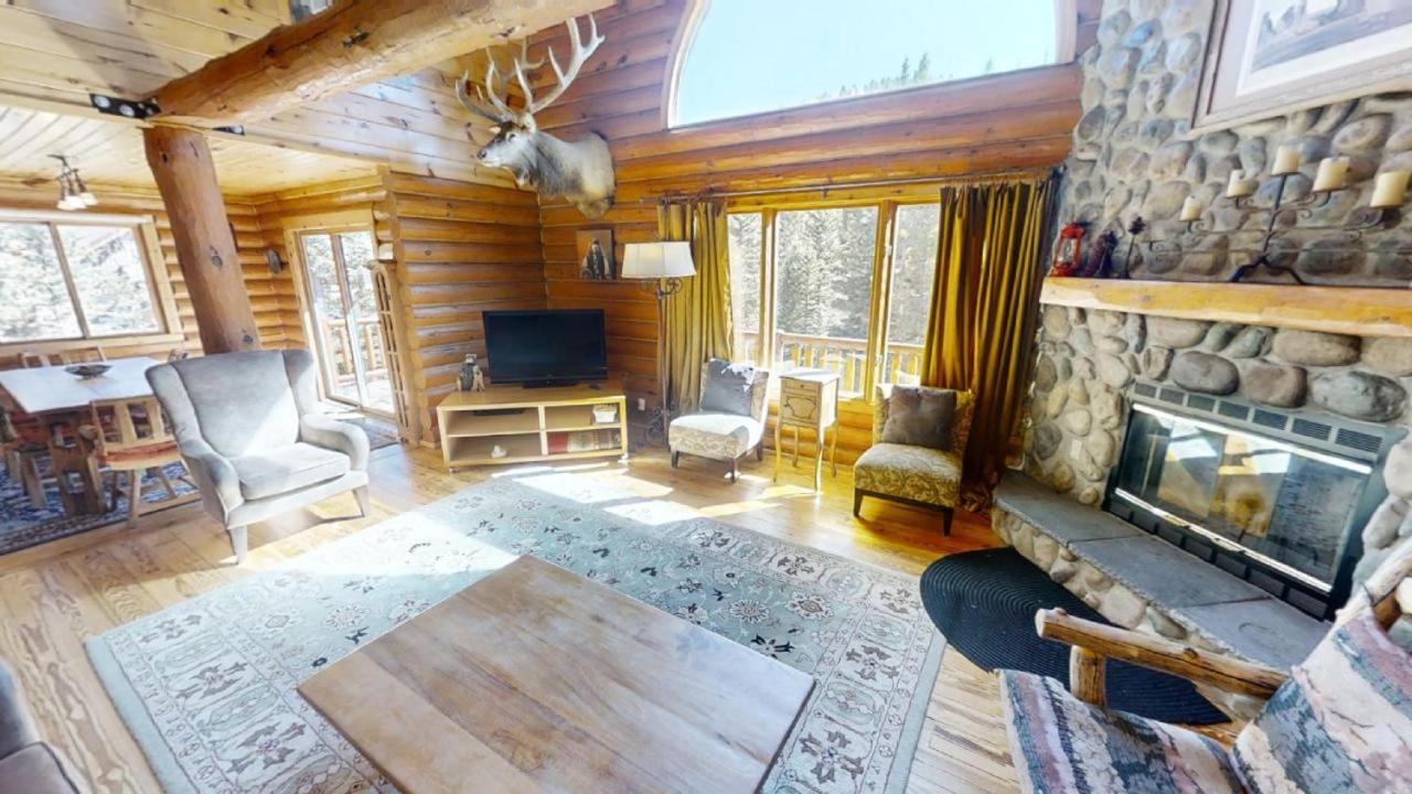 River Chant Lodge - Hot Tub - On The River - WiFi - Satellite - Washer - Dryer - Large Deck - Wood Burning Fireplace - Fire Pit view 2