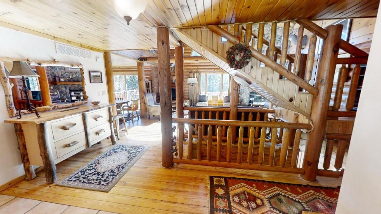 River Chant Lodge - Hot Tub - On The River - WiFi - Satellite - Washer - Dryer - Large Deck - Wood Burning Fireplace - Fire Pit view 3