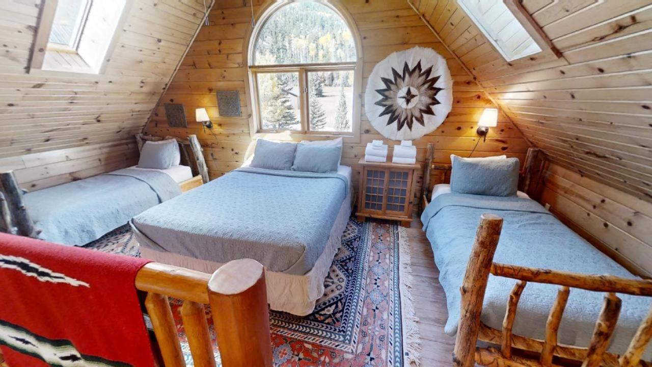 River Chant Lodge - Hot Tub - On The River - WiFi - Satellite - Washer - Dryer - Large Deck - Wood Burning Fireplace - Fire Pit view 5