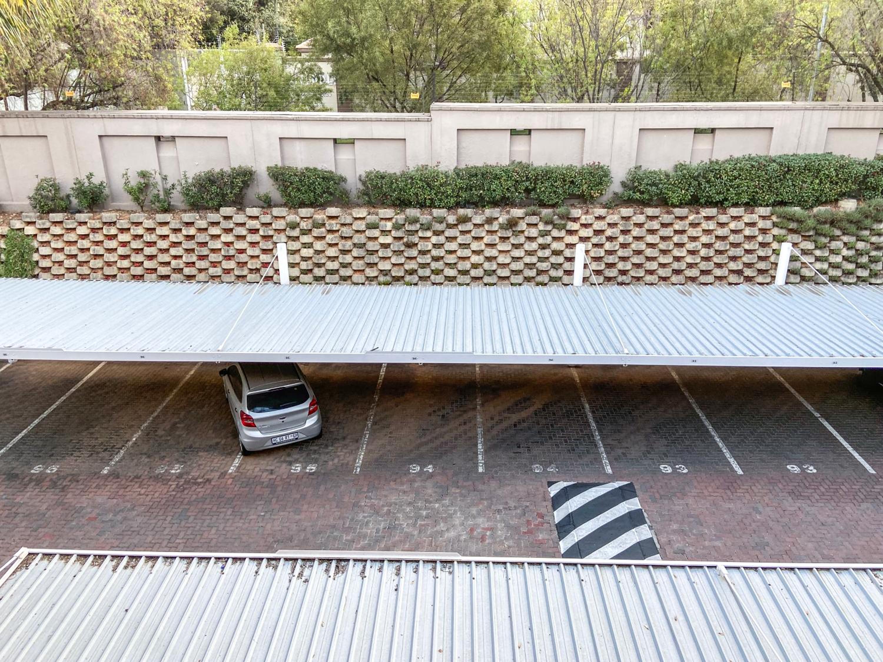 Spacious Luxury 3 Bedroom, 4 Bed Apartment With Balcony, Access To Pool & Tennis Court plus Backup Power and 24hr Security