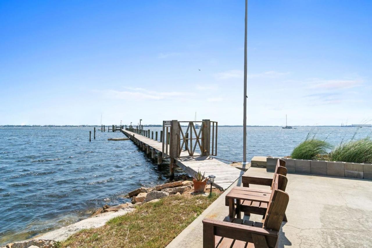 Spacious 3-Story Bayfront Home Perfect for Family Fun & Relaxation view 3