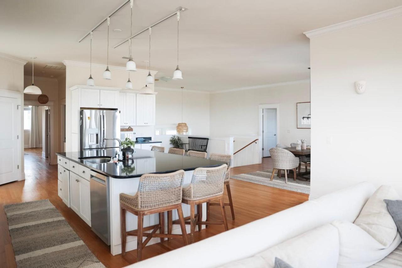 Beach front home with million dollar views view 3