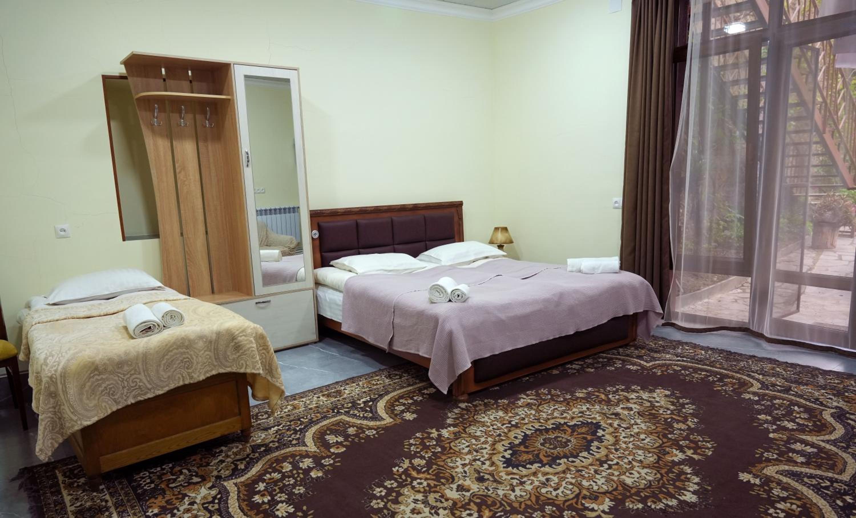 IRIS B&B in DEBED CANYON