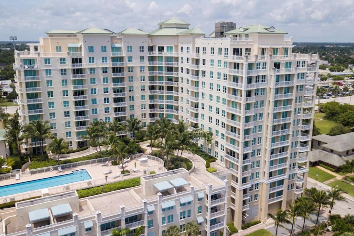 Hotel 1br Rooftop Pool-hot Tub-10 Min Walk To Beach